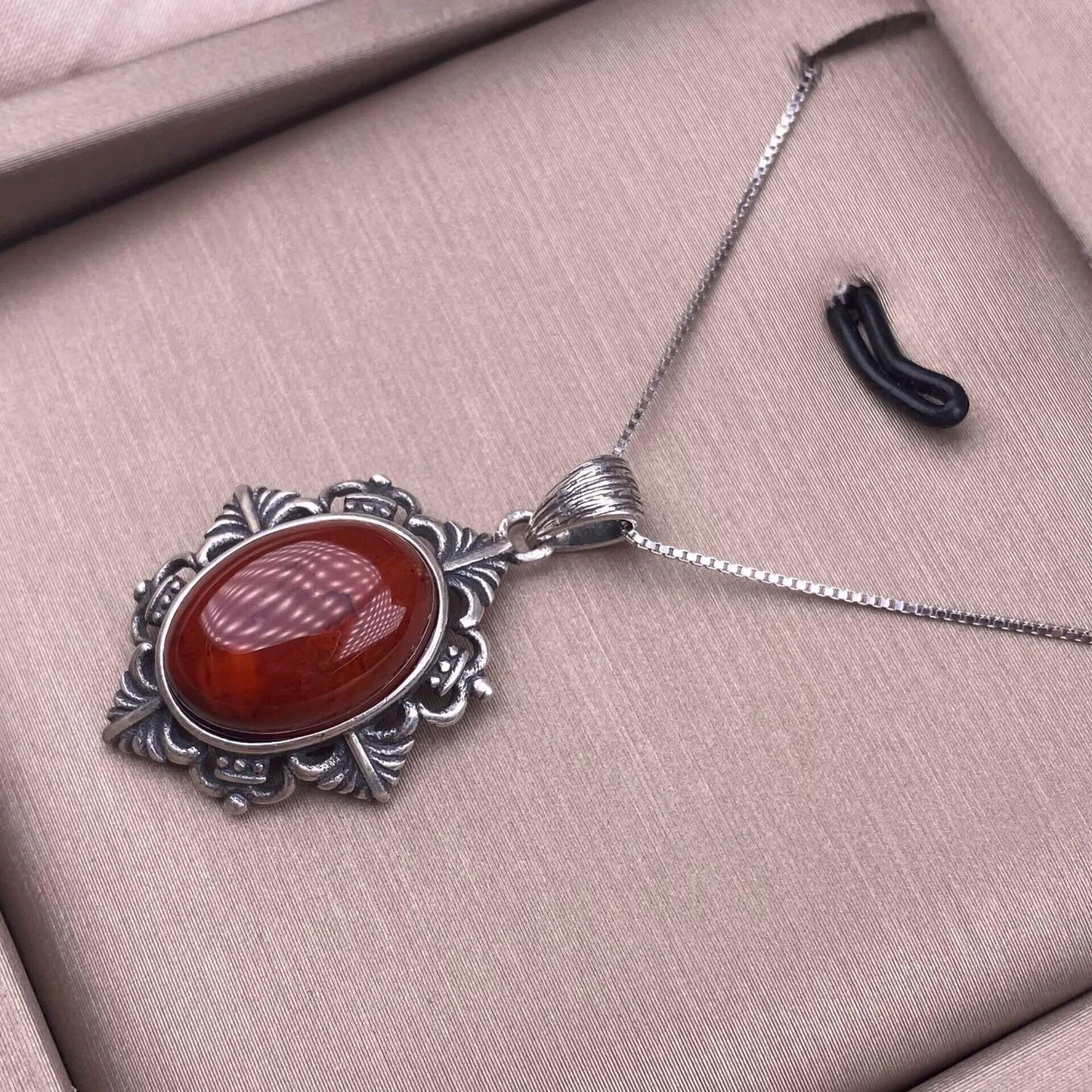 Blue Moonstone south red pendant S925 silver inlaid retro silver blue light Strong imitation ancient silver pendant Fashionable daily colored gemstone chain pendant GMSPe3