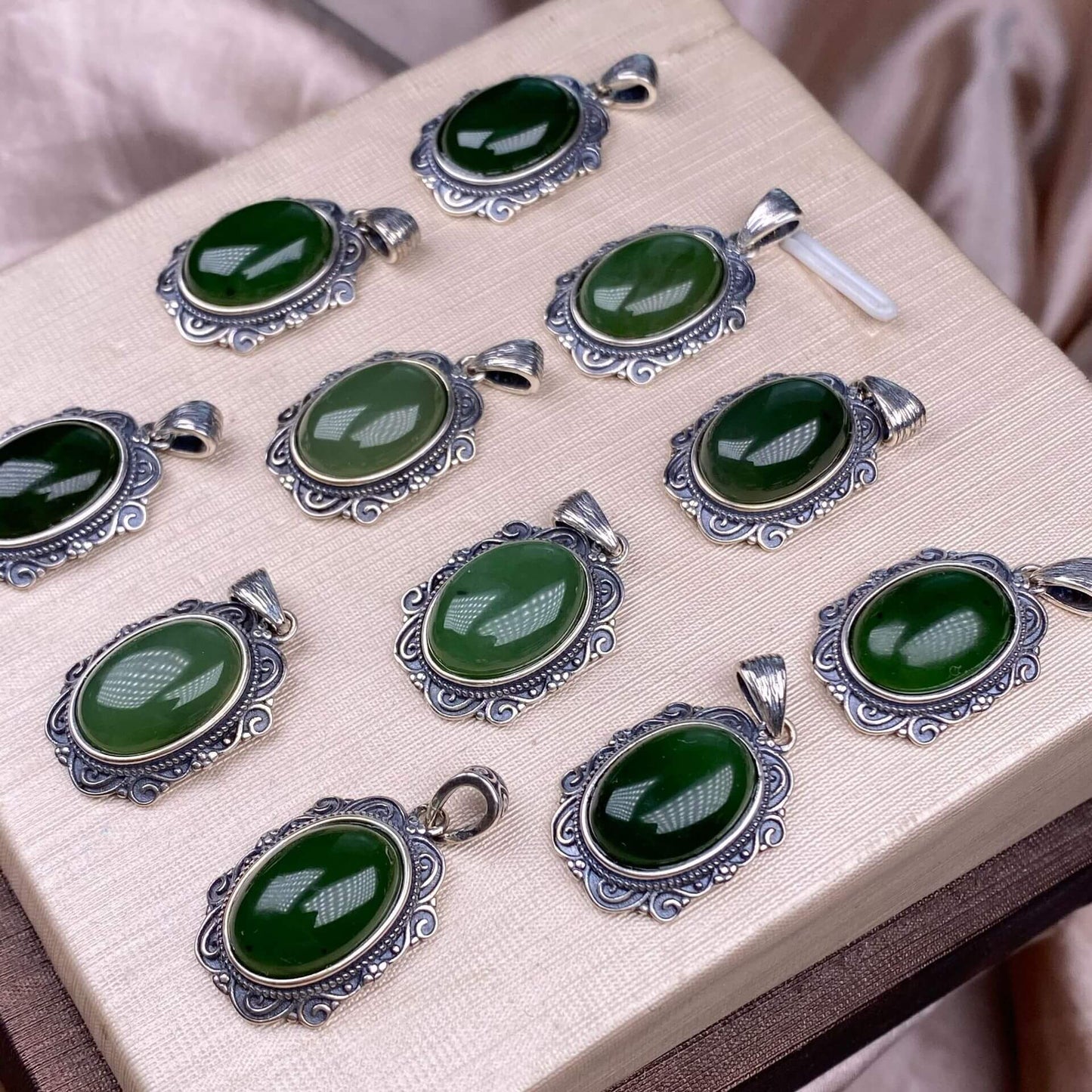 Amethyst, golden stone, purple dragon crystal, Nanhong, Hetian jade S925 silver inlaid retro silver cross pendant, aged, personalized and fashionable OL necklace, dazzling and uncluttered trendy Jewelry 2005