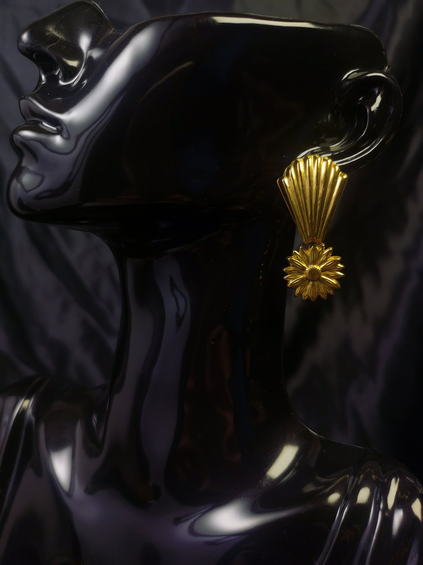 Shell Shaped Earrings 18k gold-plated Titanium Steel Daisy pendant GMJE25