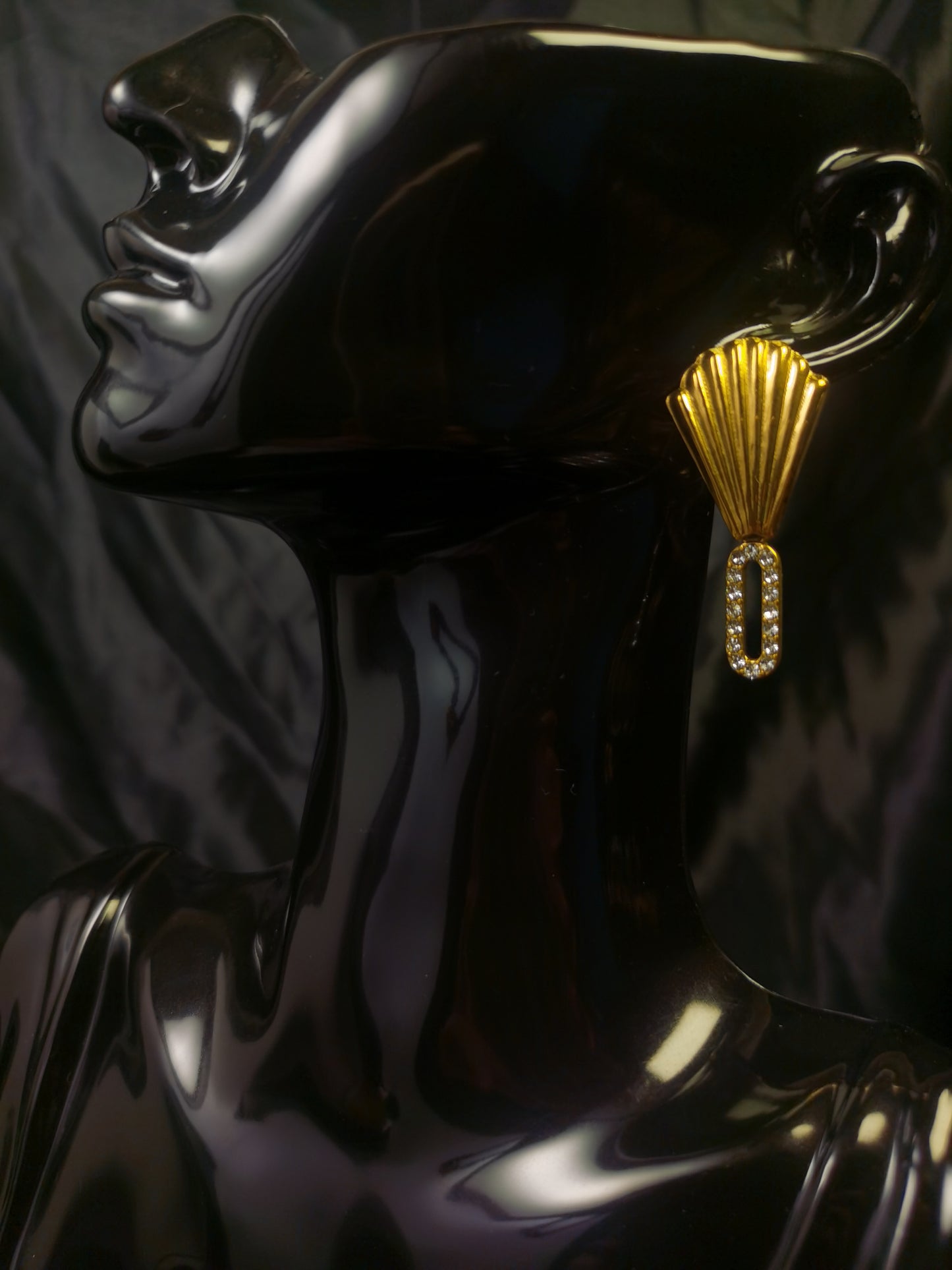 Shell Shaped Earrings 18k gold-plated Titanium Steel Zircon Hoop pendant GMJE24