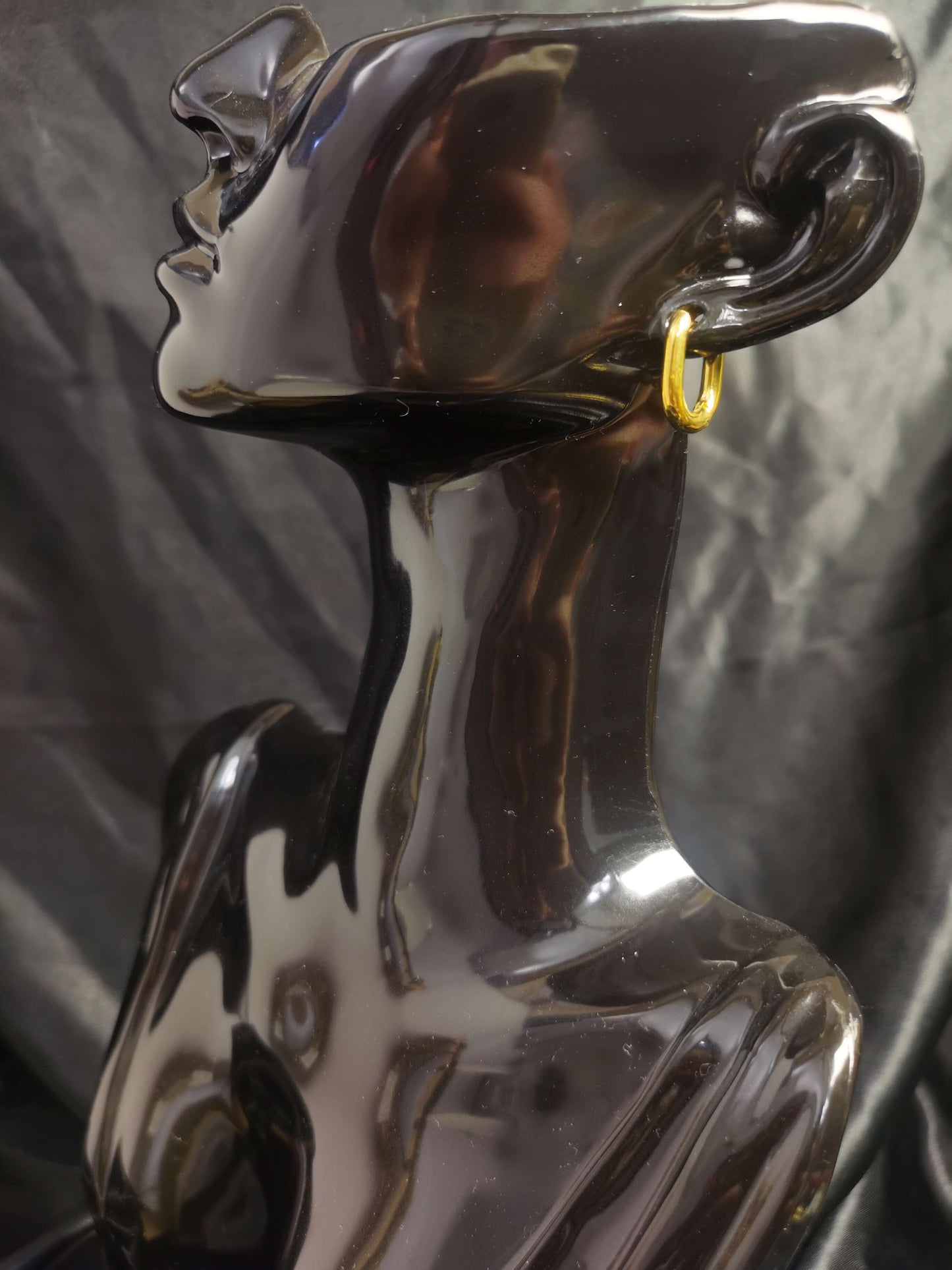 Huggie Earrings 18k gold-plated Titanium Steel GMJE51