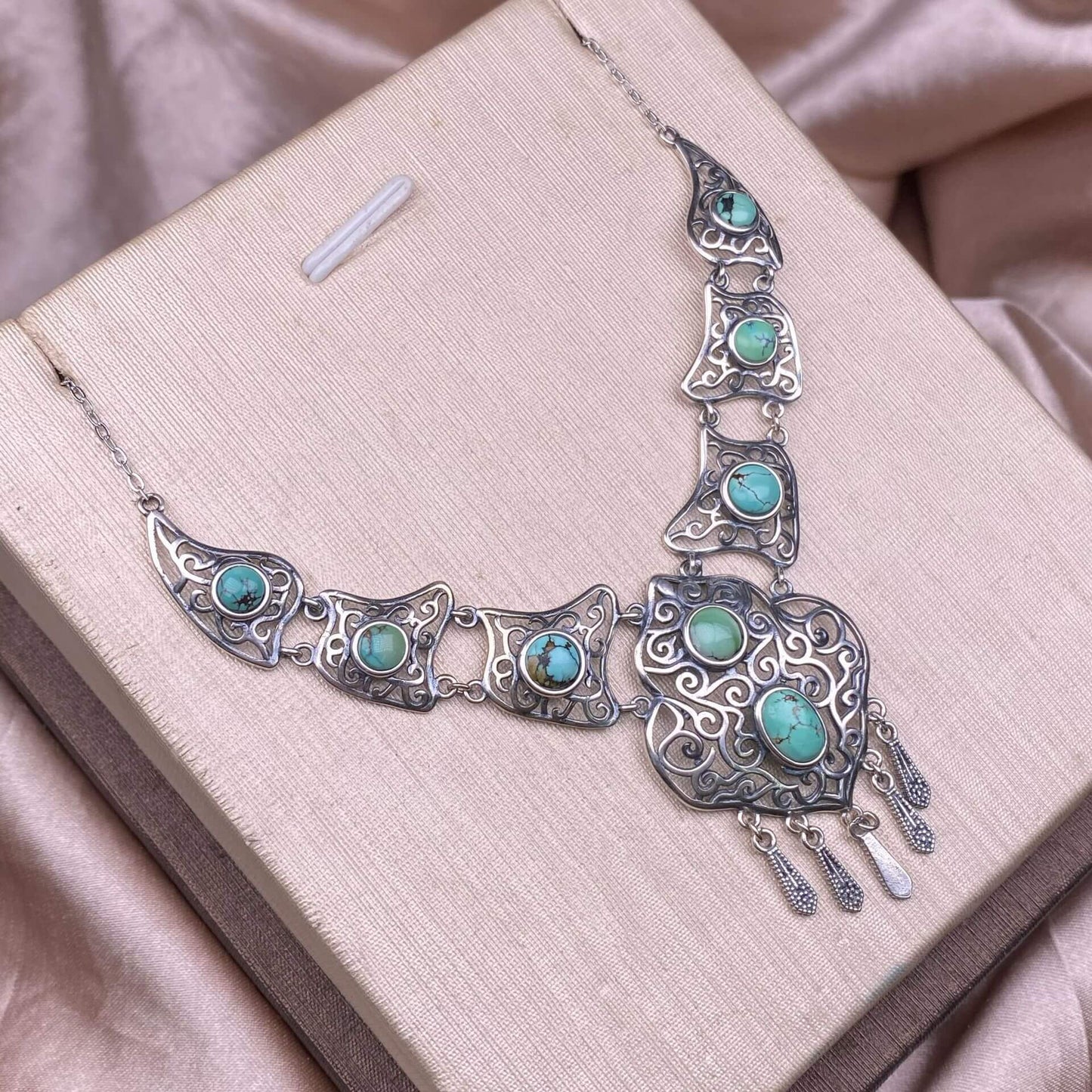 Jin Yun stone, black opal, lapis lazuli, south red stone, moonstone, turquoise S925 necklace, silver inlaid with full diamonds,s925 collarbone chain, silver-encrusted little rabbit children pendant, garnet quality, pure water flawless