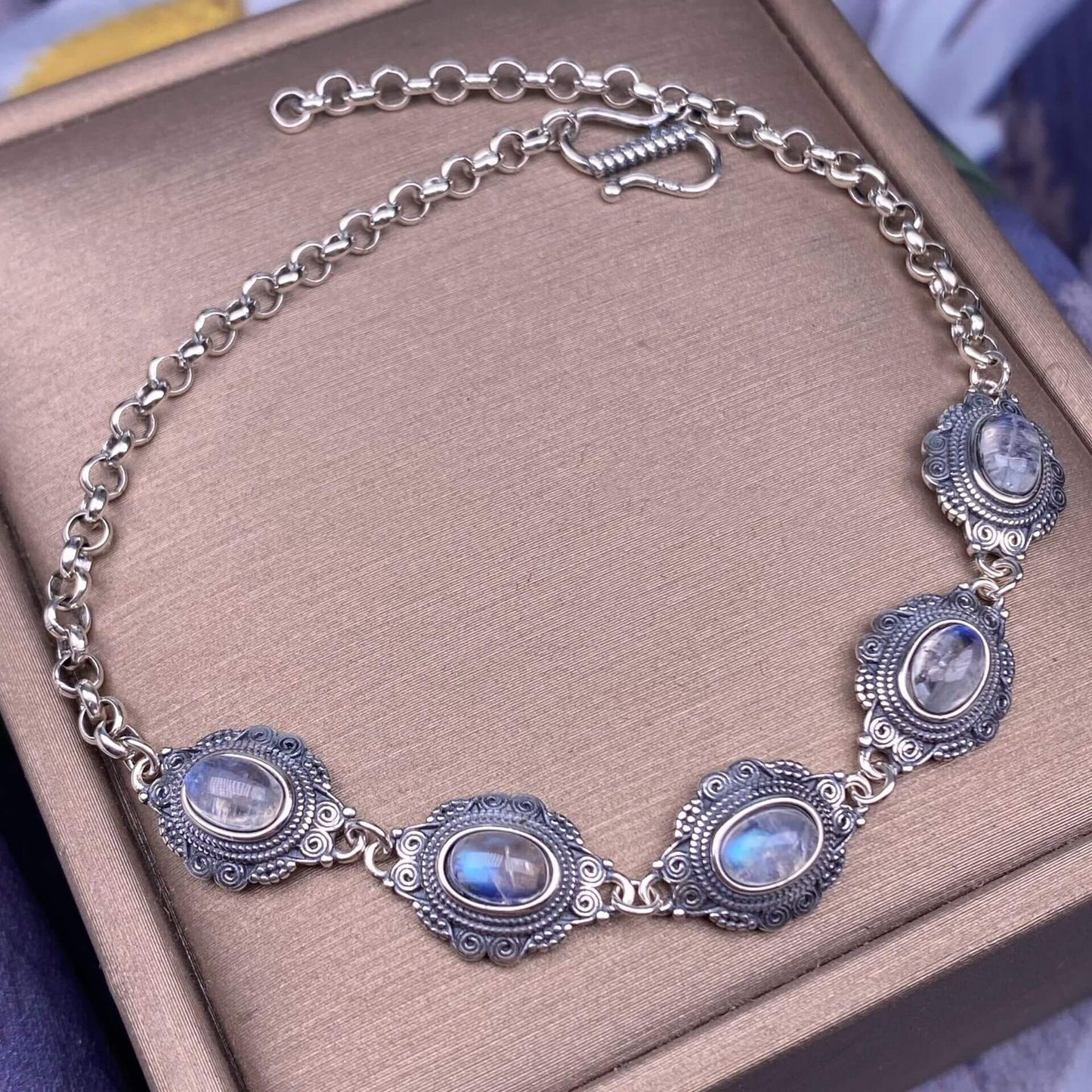 Opal ,Turquoise,black opal, aquamarine,amethyst, purple dragon crystal, garnet,Red jasper golden stone Golden SunThe s925 silver bracelet, set with retro silver multi-grain colored gemstone crystal, is a fashionable and versatile ladies' jewelry