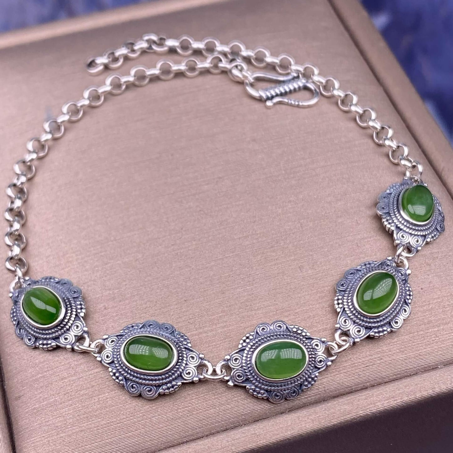 Opal ,Turquoise,black opal, aquamarine,amethyst, purple dragon crystal, garnet,Red jasper golden stone Golden SunThe s925 silver bracelet, set with retro silver multi-grain colored gemstone crystal, is a fashionable and versatile ladies' jewelry