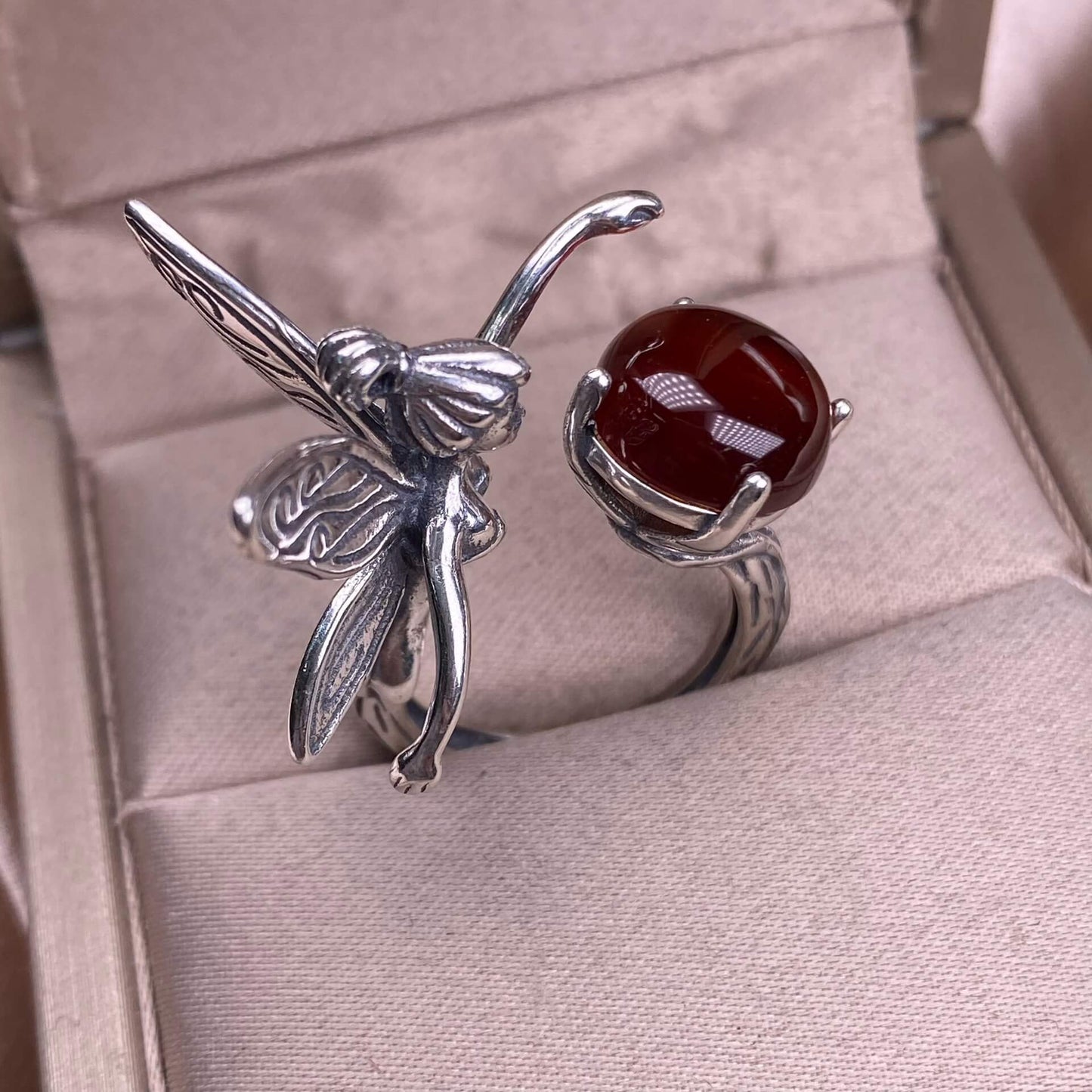 Nanhong stone, amethyst, turquoise, amethyst, ghost stone, golden fortune stone, garnet S925 in silveThe S925 silver grey moonstone ring, set with retro silver, is a new  women's colored gemstone crystal jewelry