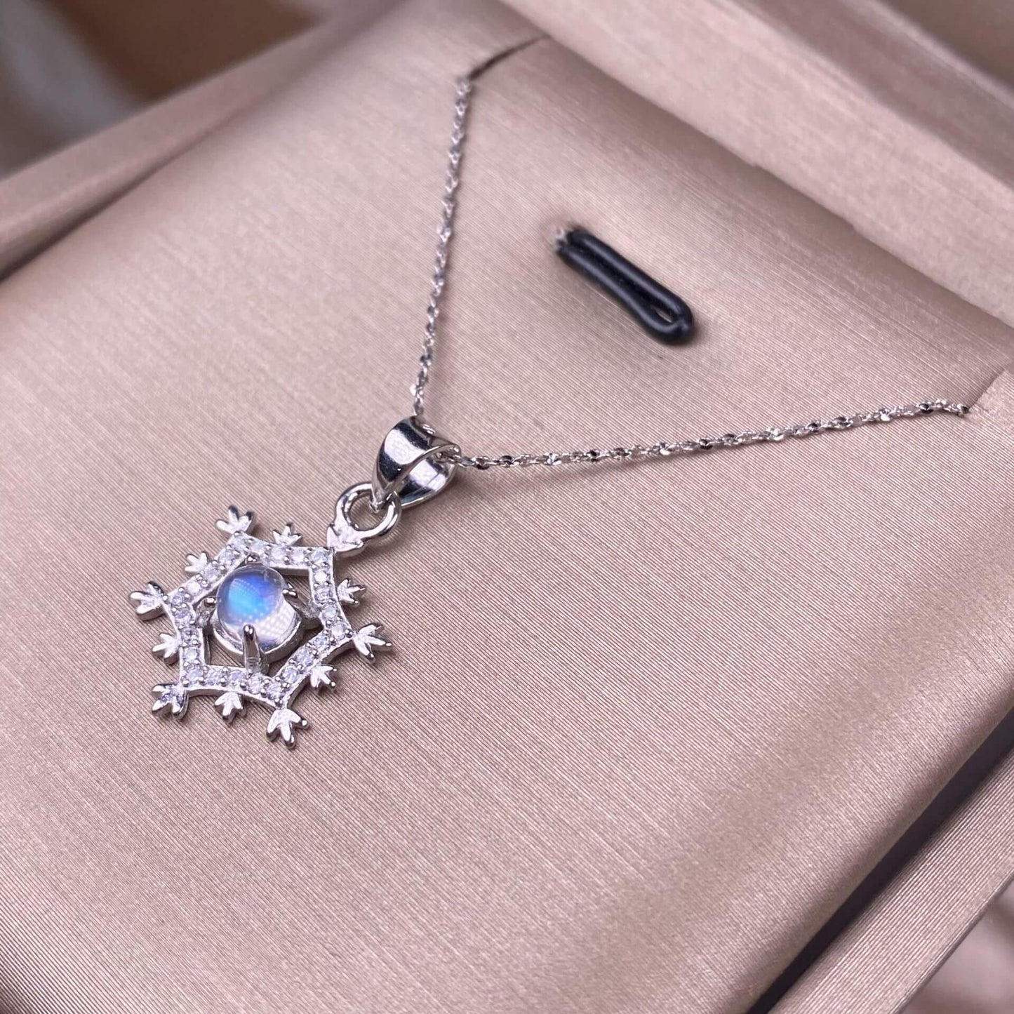 Turquoise, pink sea pattern stone, jadeite, blue moonstone, purple tooth black S925 silver inlaid retro silver cross pendant, aged, personalized and fashionable OL necklace, dazzling and uncluttered trendy Jewelry 2005