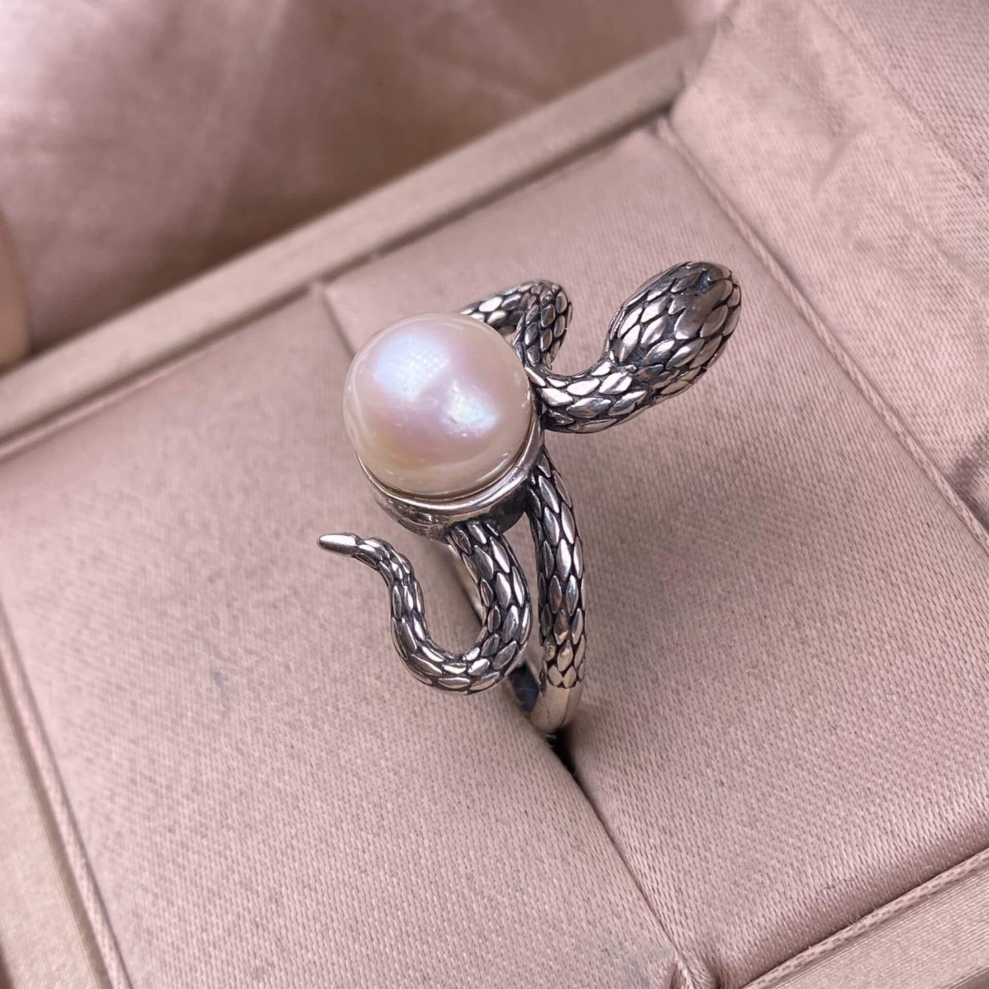 Freshwater pearl, kyanite, Hetian jade, purple dragon crystal, grey moonlight, super Seven ring S925 in silver snake shaped silver ring