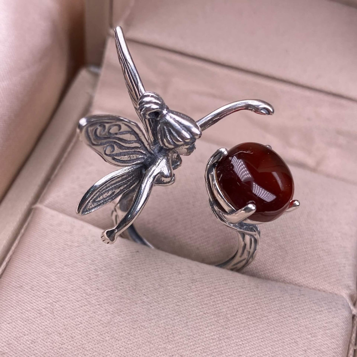 Nanhong stone, amethyst, turquoise, amethyst, ghost stone, golden fortune stone, garnet S925 in silveThe S925 silver grey moonstone ring, set with retro silver, is a new  women's colored gemstone crystal jewelry