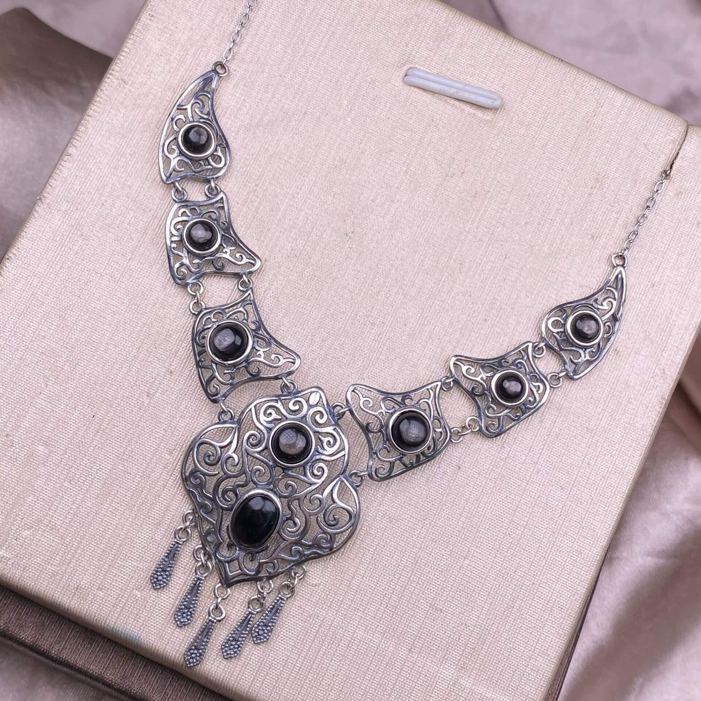 Jin Yun stone, black opal, lapis lazuli, south red stone, moonstone, turquoise S925 necklace, silver inlaid with full diamonds,s925 collarbone chain, silver-encrusted little rabbit children pendant, garnet quality, pure water flawless