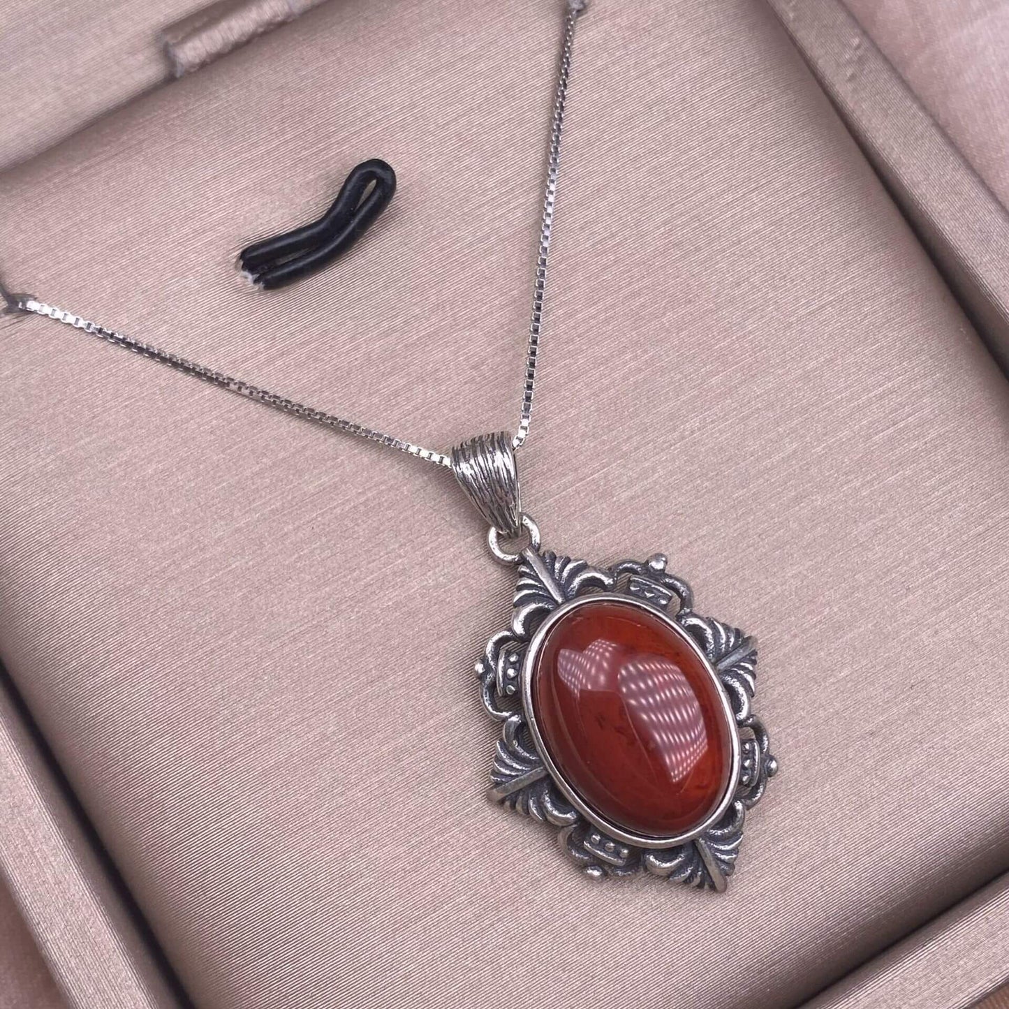 Blue Moonstone south red pendant S925 silver inlaid retro silver blue light Strong imitation ancient silver pendant Fashionable daily colored gemstone chain pendant GMSPe3