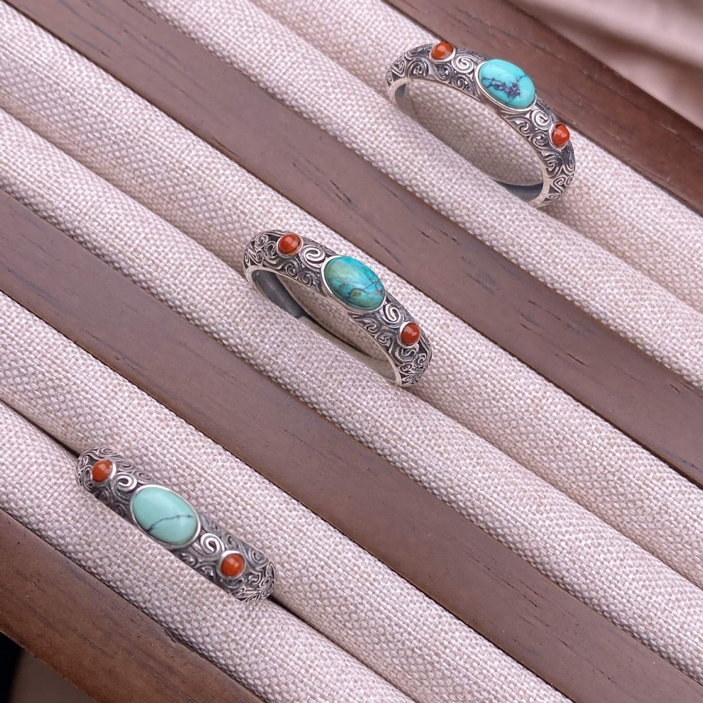 Turquoise, tea crystal, lapis lazuli,  grey moonlight ring S925 in silveThe S925 silver grey moonstone ring, set with retro silver, is a new  women's colored gemstone crystal jewelry that is versatile for commuting