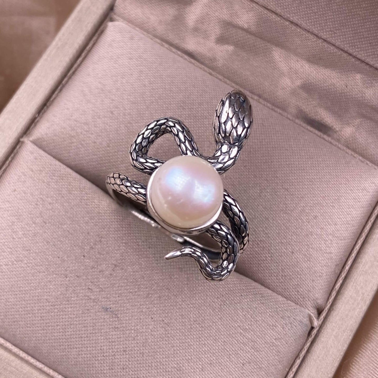 Freshwater pearl, kyanite, Hetian jade, purple dragon crystal, grey moonlight, super Seven ring S925 in silver snake shaped silver ring