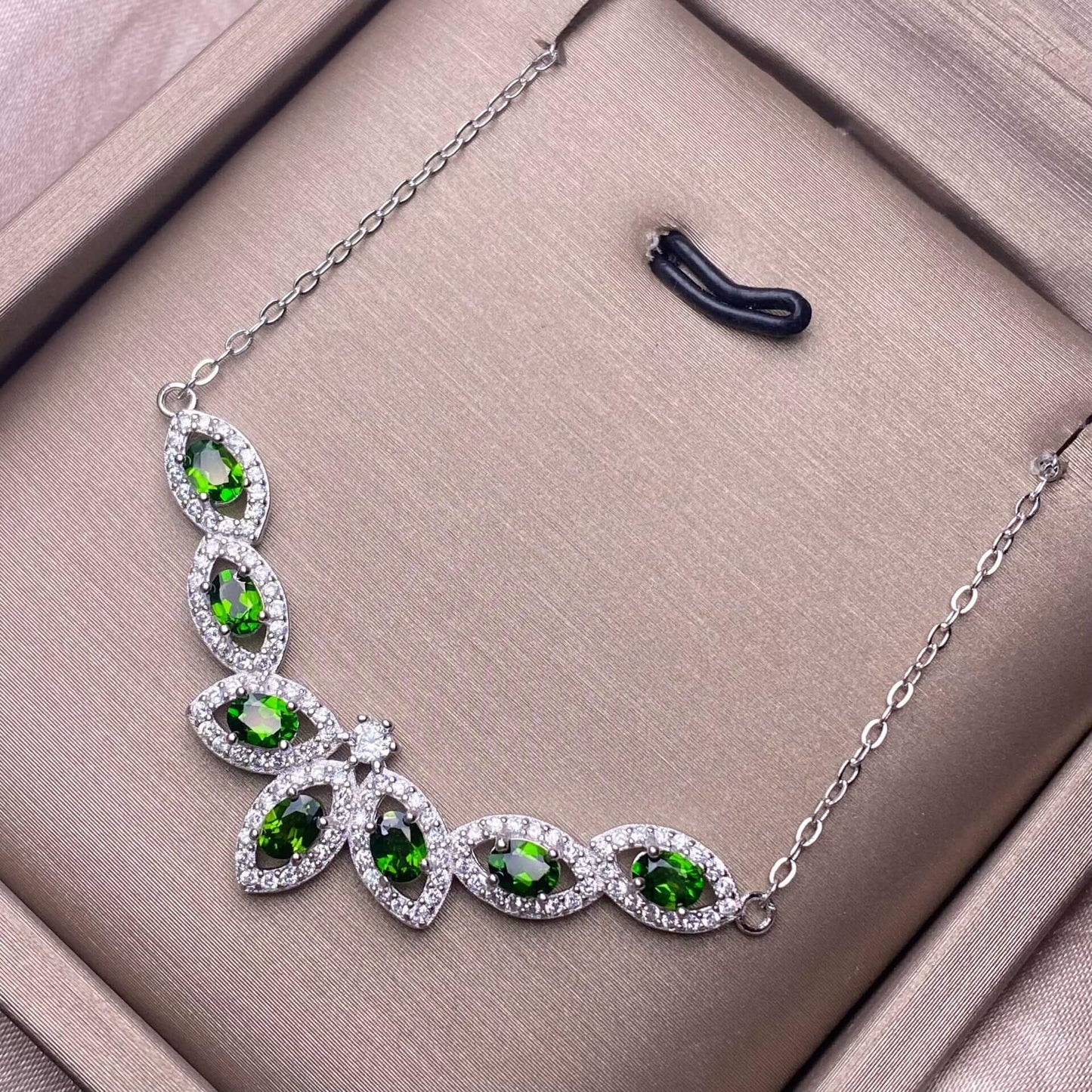 Tanzanite, pink topa, garnet, diopside S925 necklace, silver inlaid with full diamonds,s925 collarbone chain, silver-encrusted little rabbit children pendant, garnet quality, pure water flawless