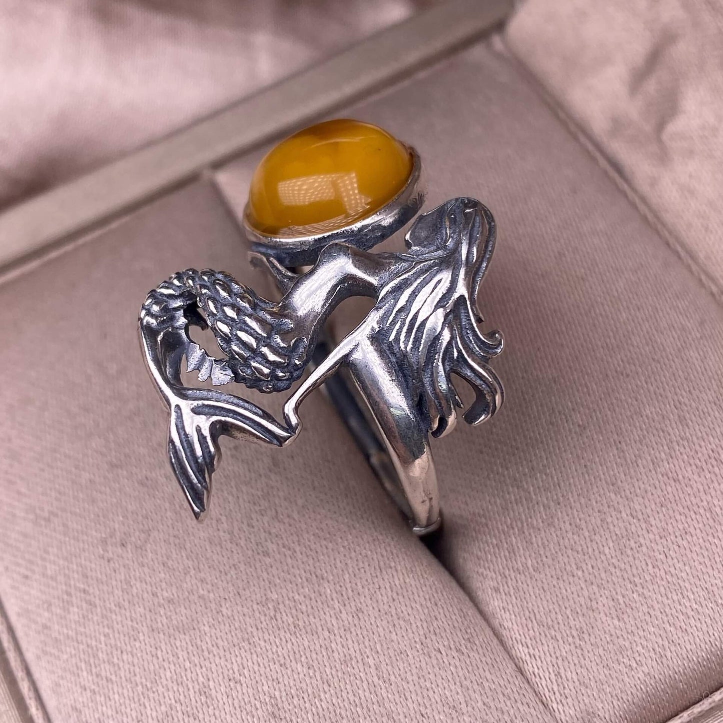 Old wax, amethyst, ghost, garnet, rose quartz golden fortune stone ring S925 in silver, mermaid shaped Silver