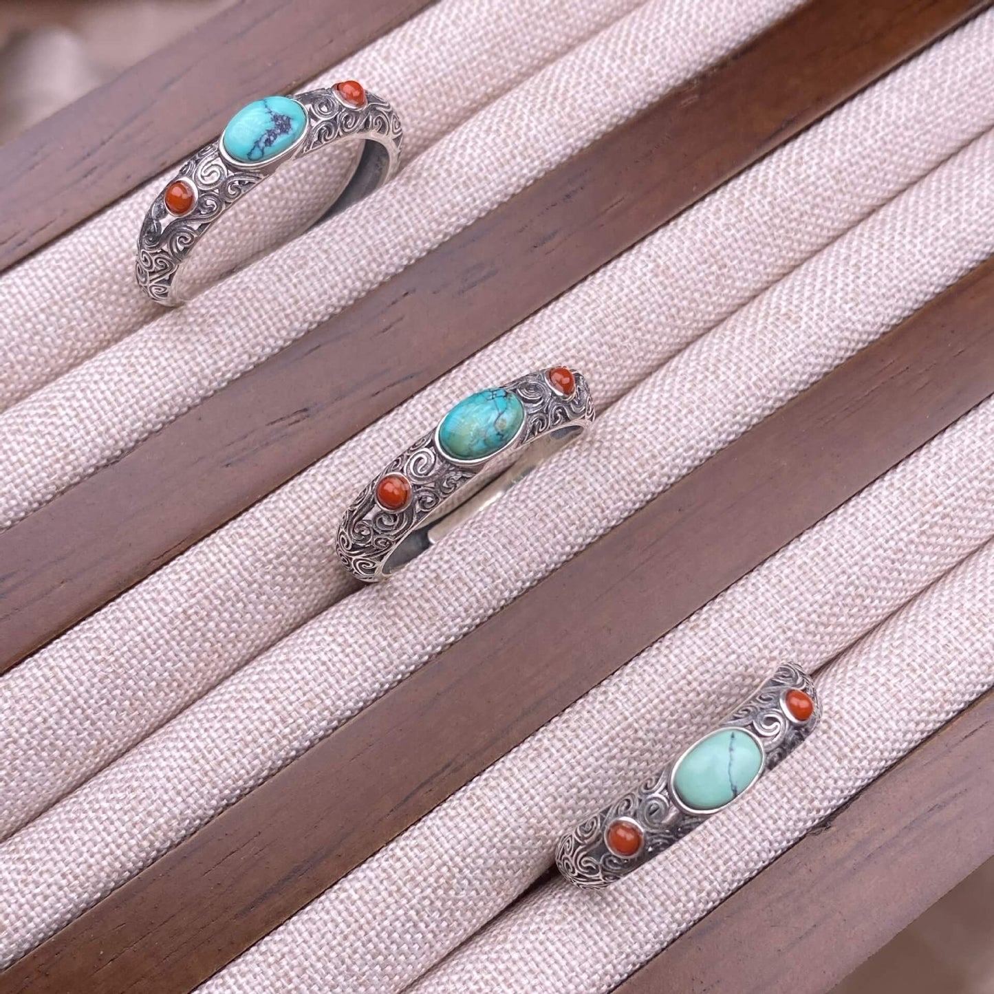 Turquoise, tea crystal, lapis lazuli,  grey moonlight ring S925 in silveThe S925 silver grey moonstone ring, set with retro silver, is a new  women's colored gemstone crystal jewelry that is versatile for commuting