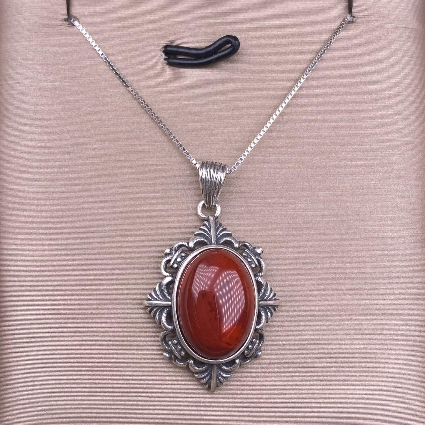 Blue Moonstone south red pendant S925 silver inlaid retro silver blue light Strong imitation ancient silver pendant Fashionable daily colored gemstone chain pendant GMSPe3