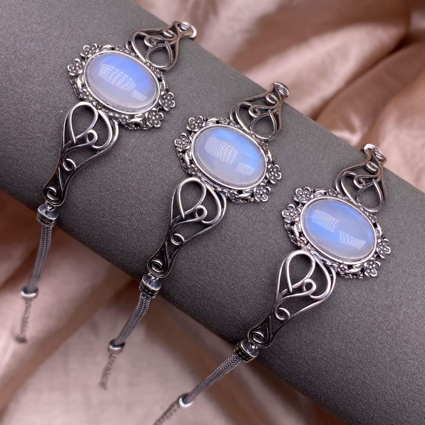 Garnet Blue Moonlight Grey Moonlight Amethyst Purple Dragon  Crystal Ghost Stone  bangle S925, silver inlaid with retro silver, personalized commuting, aged and fashionable women's colored gemstone crystal jewelry