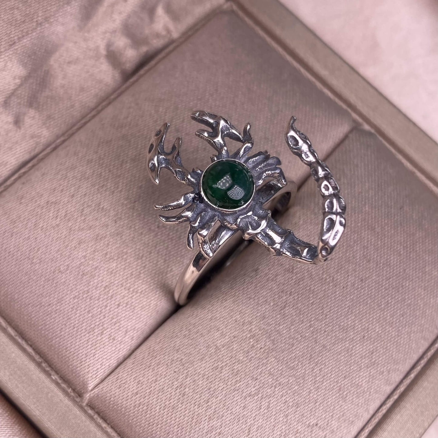 The turquoise Jade ring S925 in silver scorpion shaped silver ring