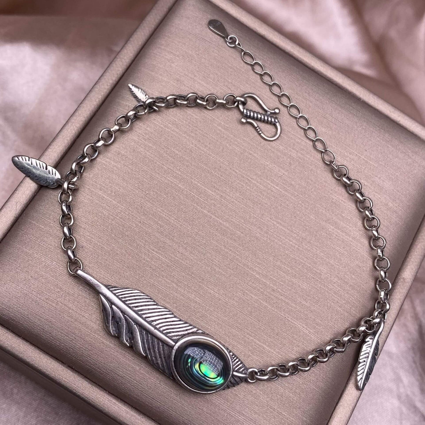Abalone shells, old wax, amber, aquamarine Bracelet The s925 silver inlaid vintage silver distressed Nepalese feather-shaped shell jewelry has a strong lustrous effect