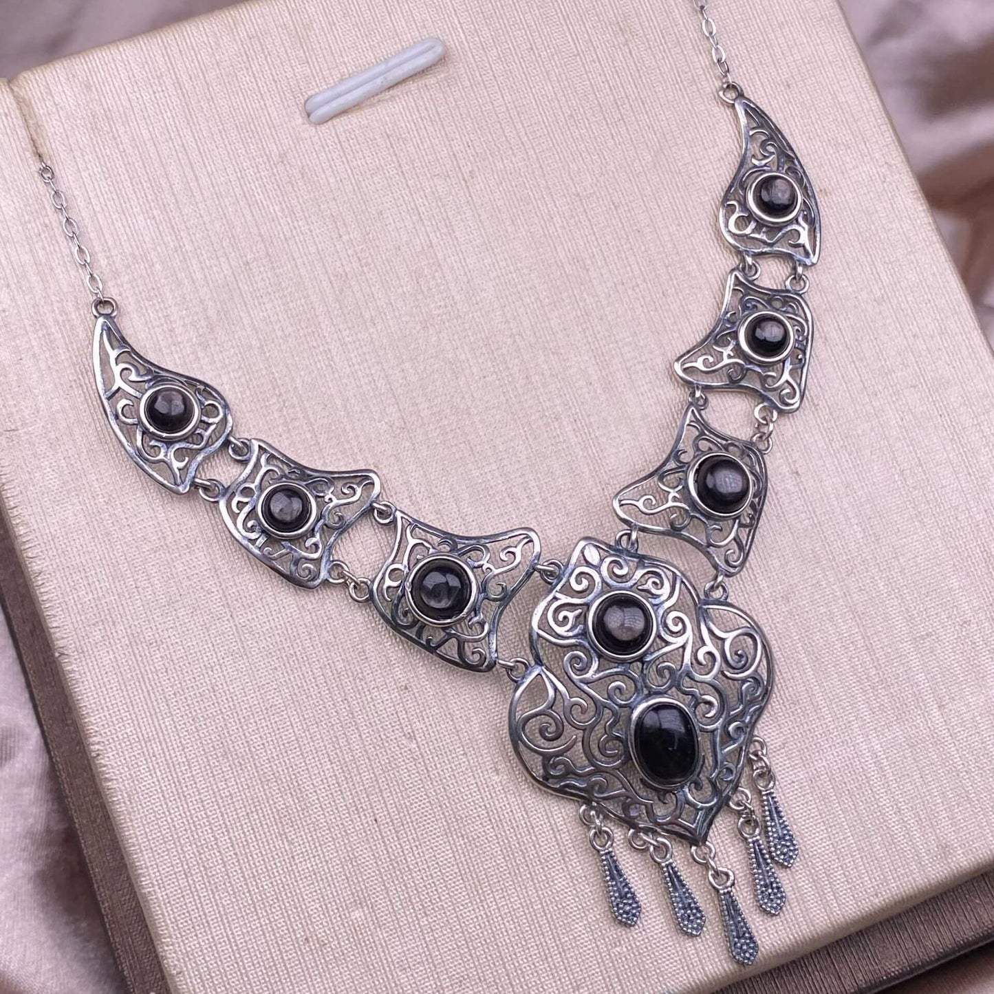 Jin Yun stone, black opal, lapis lazuli, south red stone, moonstone, turquoise S925 necklace, silver inlaid with full diamonds,s925 collarbone chain, silver-encrusted little rabbit children pendant, garnet quality, pure water flawless