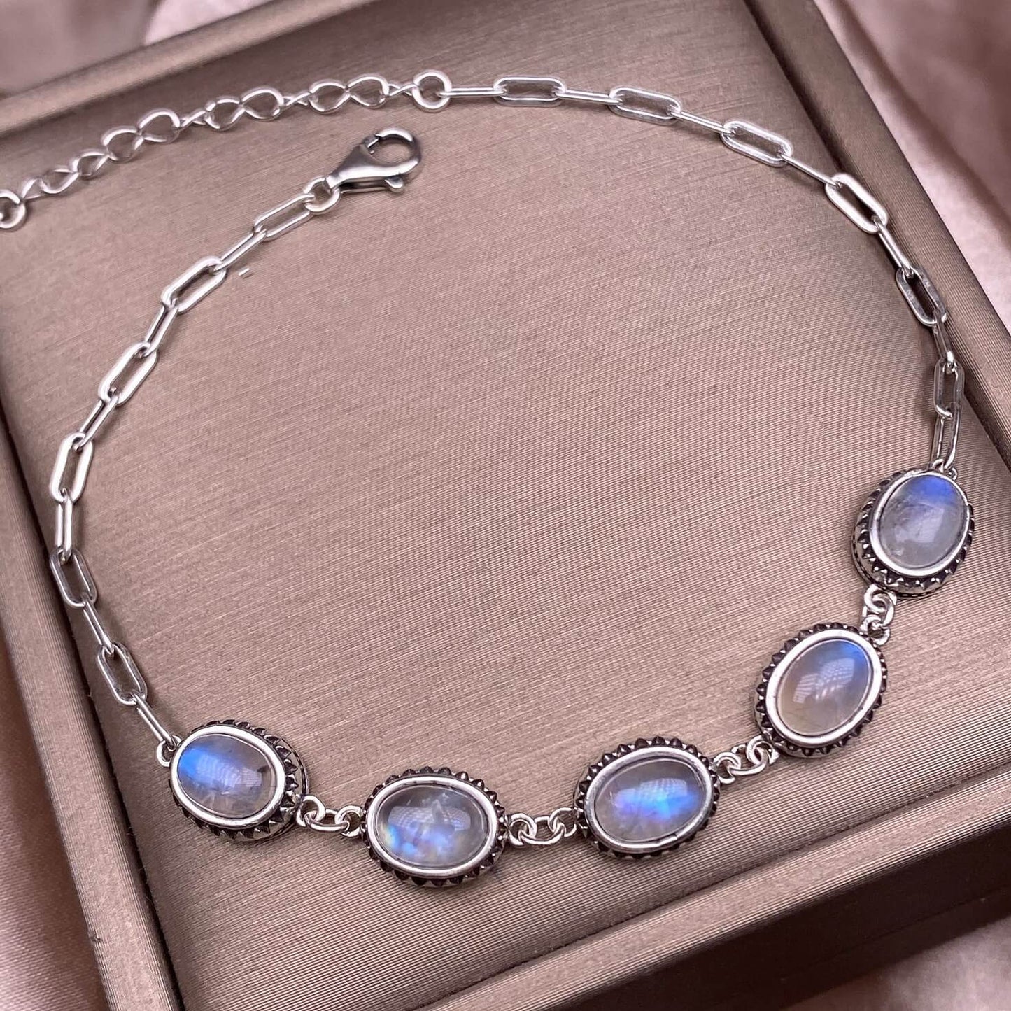 Opal ,Turquoise,black opal, aquamarine,amethyst, purple dragon crystal, garnet,Red jasper golden stone Golden SunThe s925 silver bracelet, set with retro silver multi-grain colored gemstone crystal, is a fashionable and versatile ladies' jewelry