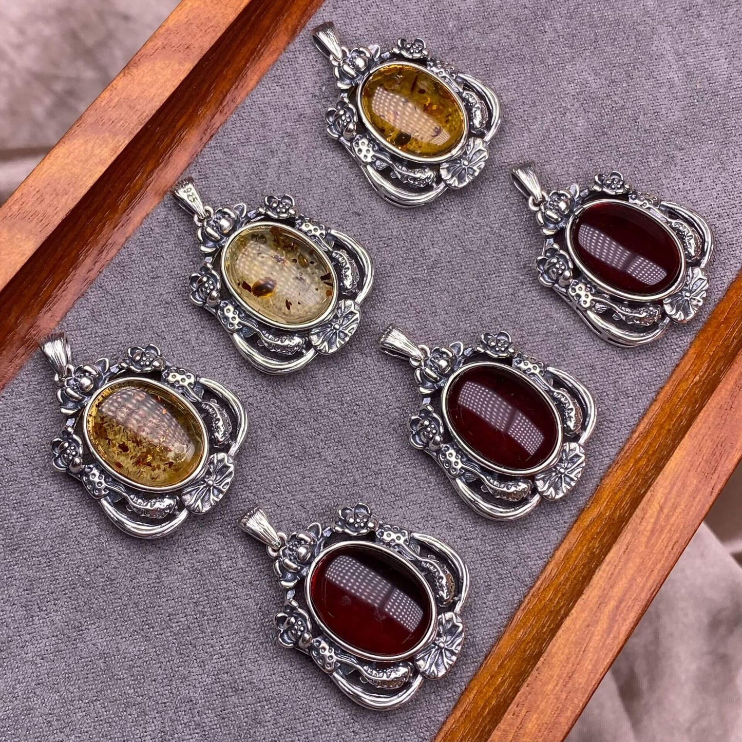 Flower amber, blood amber, South red, ghost, old wax, grey moonlight, cut amethyst, round amethyst, aquamarine, rose quartz, purple lithium glow, purple dragon crystal S925 silver inlaid retro silver cross pendant,fashionable OL necklace pendant