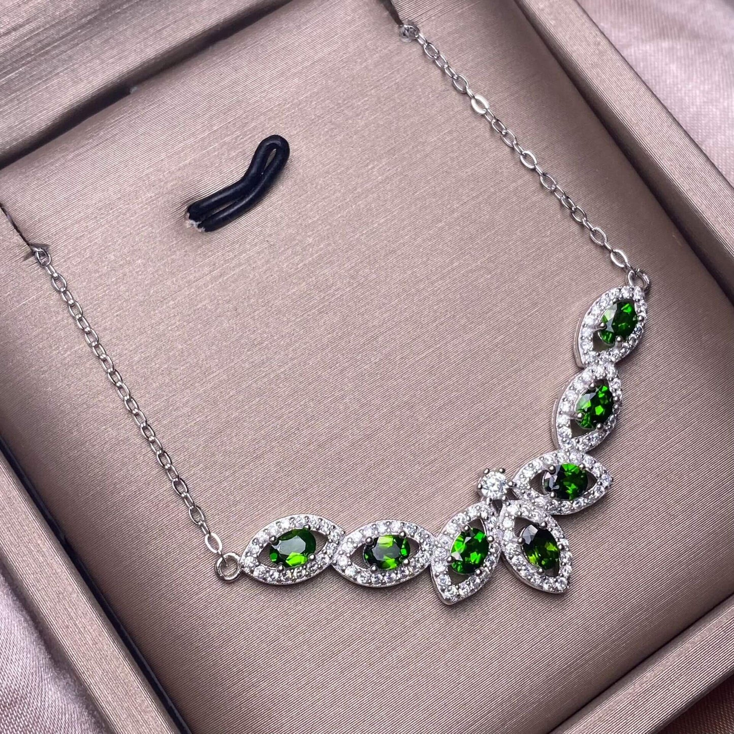 Tanzanite, pink topa, garnet, diopside S925 necklace, silver inlaid with full diamonds,s925 collarbone chain, silver-encrusted little rabbit children pendant, garnet quality, pure water flawless