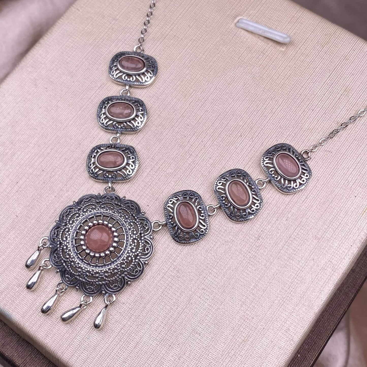 Citrine, black opal, black shell, garnet, purple dragon crystal, moonstone, purple tooth black, red jasper, jasper, golden fortune stone, copper hair crystal, gray moonlight, amethyst, s925 collarbone chain necklace