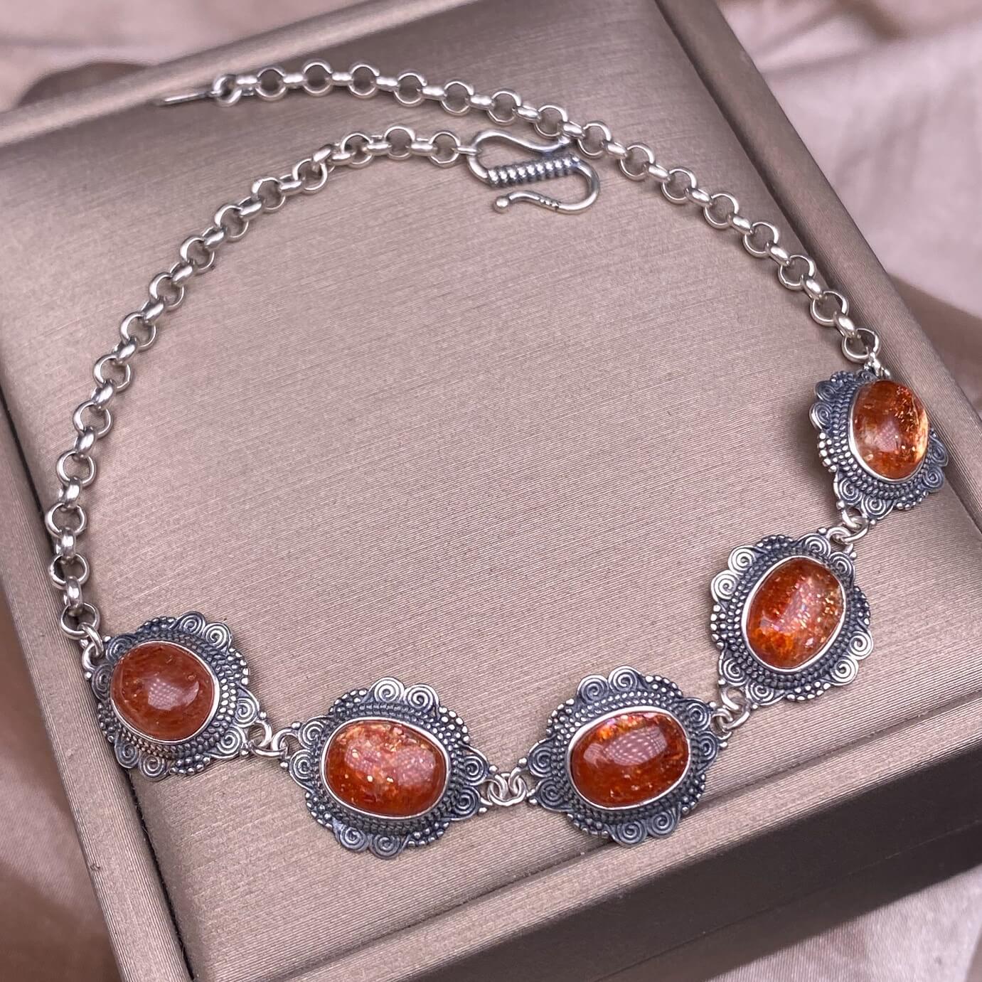 Opal ,Turquoise,black opal, aquamarine,amethyst, purple dragon crystal, garnet,Red jasper golden stone Golden SunThe s925 silver bracelet, set with retro silver multi-grain colored gemstone crystal, is a fashionable and versatile ladies' jewelry