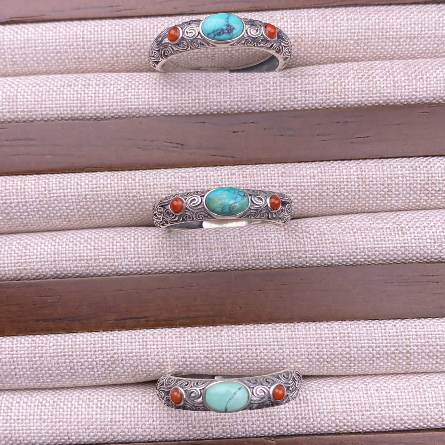 Turquoise, tea crystal, lapis lazuli,  grey moonlight ring S925 in silveThe S925 silver grey moonstone ring, set with retro silver, is a new  women's colored gemstone crystal jewelry that is versatile for commuting