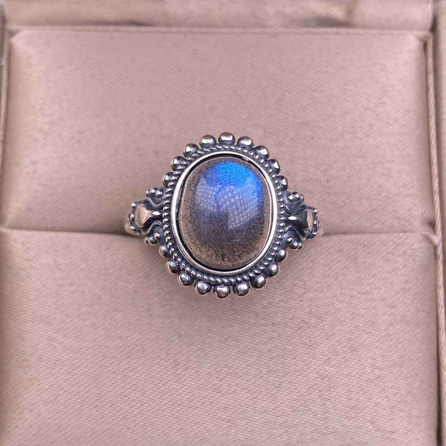 Larimar sea stone, grey moonstone, amethyst S925 in silveThe S925 silver grey moonstone ring, set with retro silver, is a new  women's colored gemstone crystal jewelry that is versatile for commuting