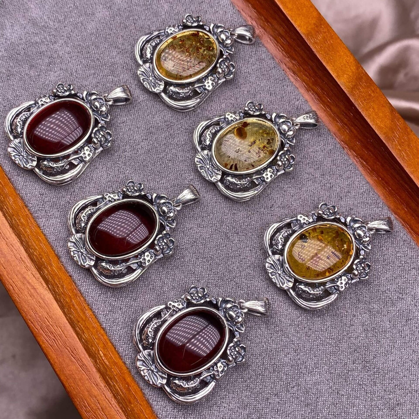 Flower amber, blood amber, South red, ghost, old wax, grey moonlight, cut amethyst, round amethyst, aquamarine, rose quartz, purple lithium glow, purple dragon crystal S925 silver inlaid retro silver cross pendant,fashionable OL necklace pendant