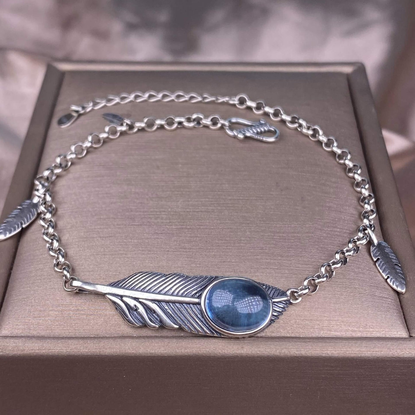 Abalone shells, old wax, amber, aquamarine Bracelet The s925 silver inlaid vintage silver distressed Nepalese feather-shaped shell jewelry has a strong lustrous effect