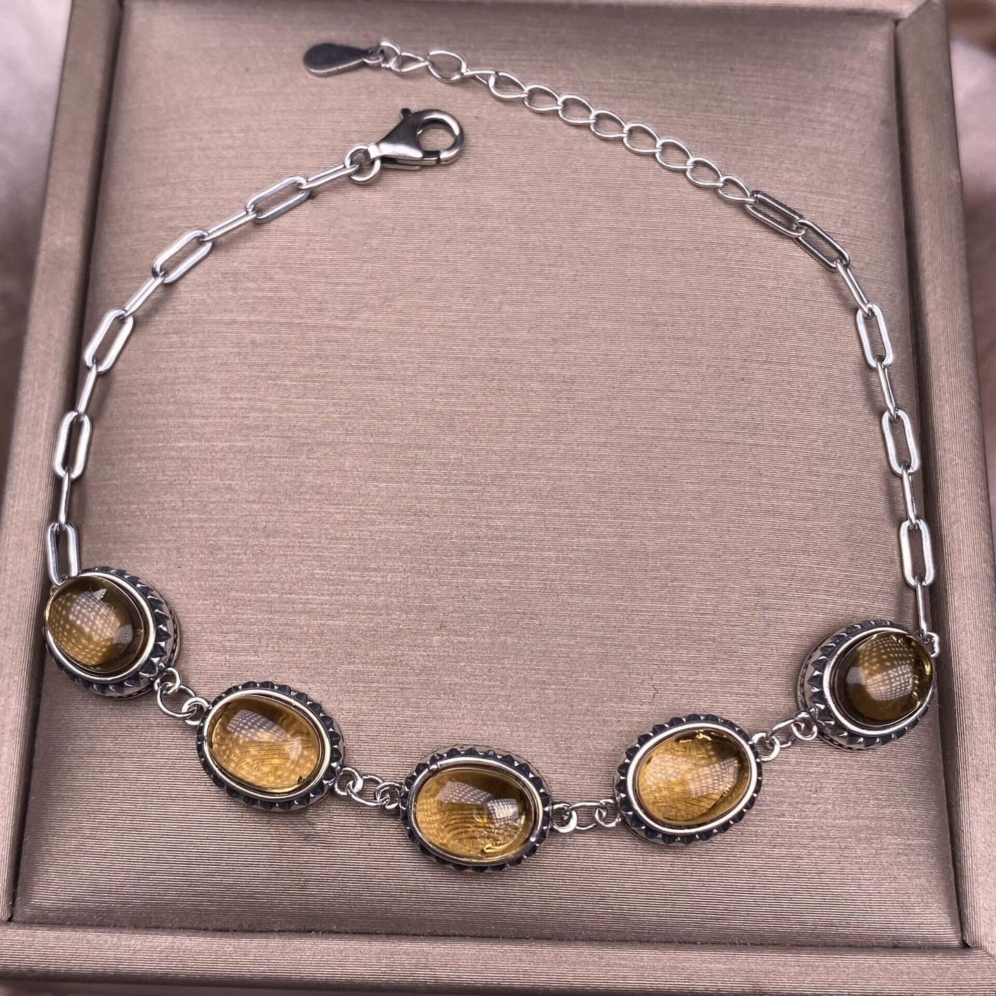 Opal ,Turquoise,black opal, aquamarine,amethyst, purple dragon crystal, garnet,Red jasper golden stone Golden SunThe s925 silver bracelet, set with retro silver multi-grain colored gemstone crystal, is a fashionable and versatile ladies' jewelry