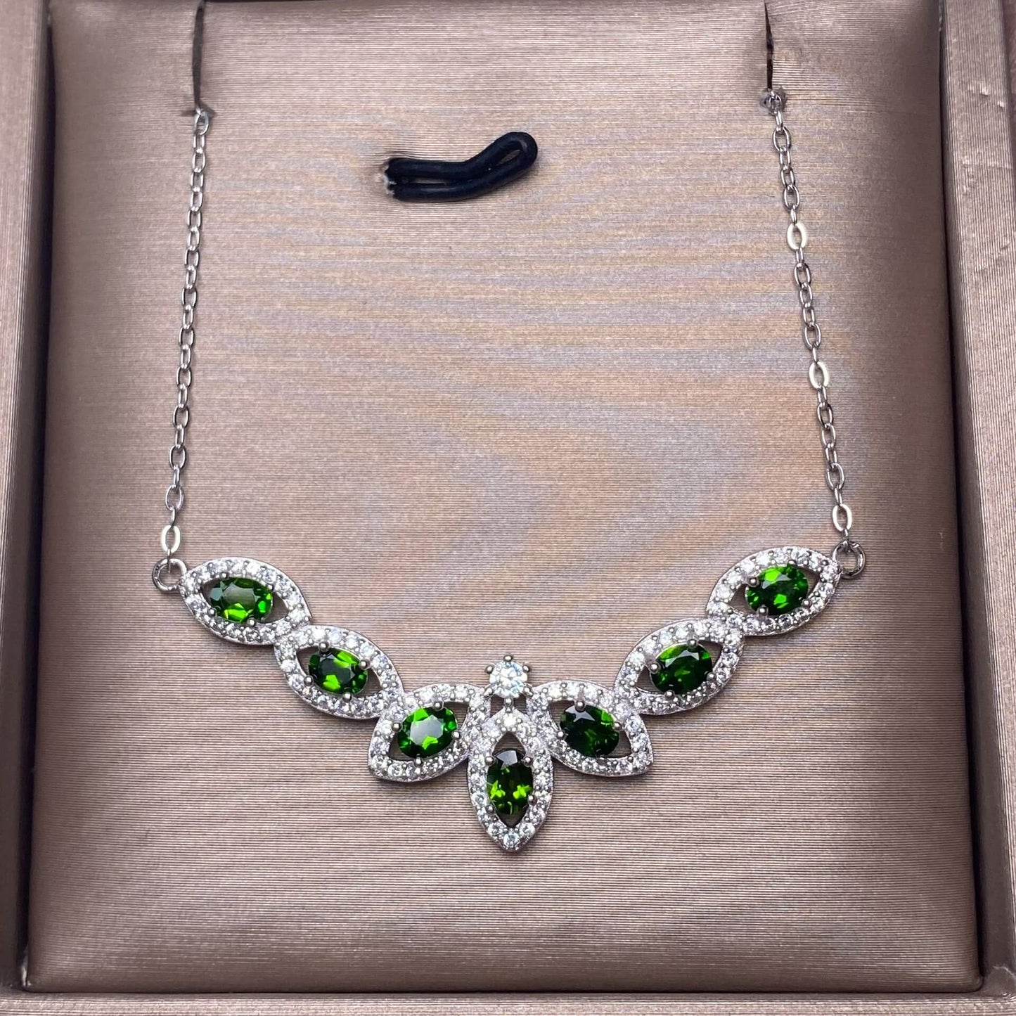 Tanzanite, pink topa, garnet, diopside S925 necklace, silver inlaid with full diamonds,s925 collarbone chain, silver-encrusted little rabbit children pendant, garnet quality, pure water flawless