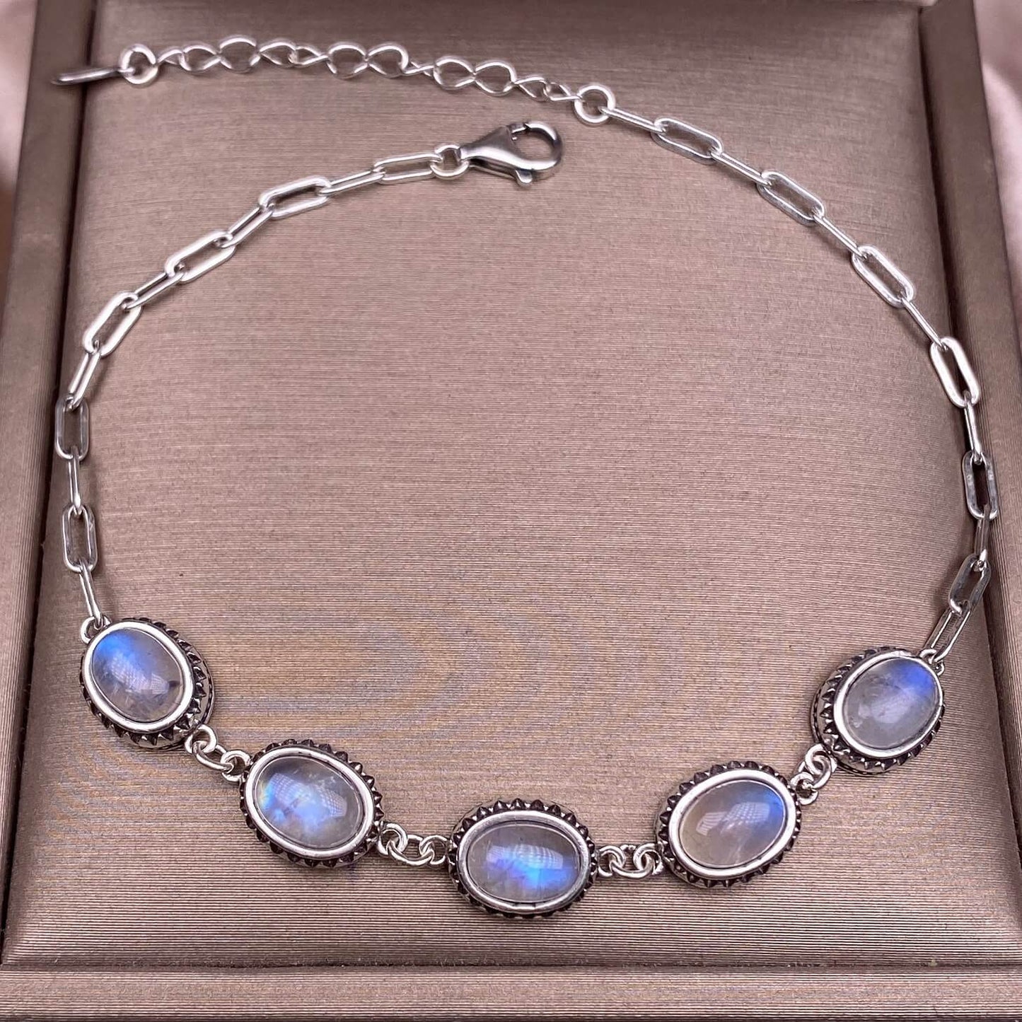 Opal ,Turquoise,black opal, aquamarine,amethyst, purple dragon crystal, garnet,Red jasper golden stone Golden SunThe s925 silver bracelet, set with retro silver multi-grain colored gemstone crystal, is a fashionable and versatile ladies' jewelry