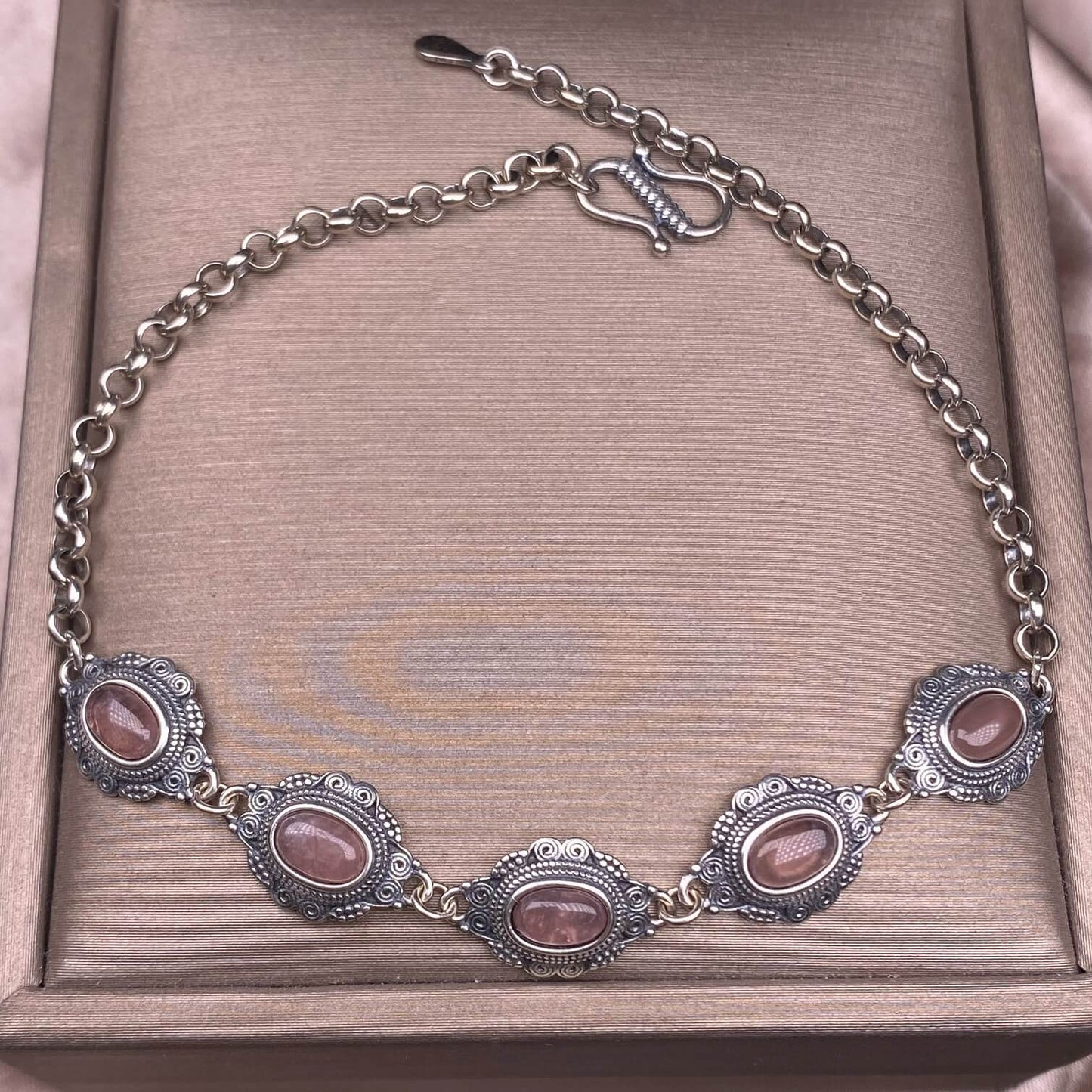 Opal ,Turquoise,black opal, aquamarine,amethyst, purple dragon crystal, garnet,Red jasper golden stone Golden SunThe s925 silver bracelet, set with retro silver multi-grain colored gemstone crystal, is a fashionable and versatile ladies' jewelry