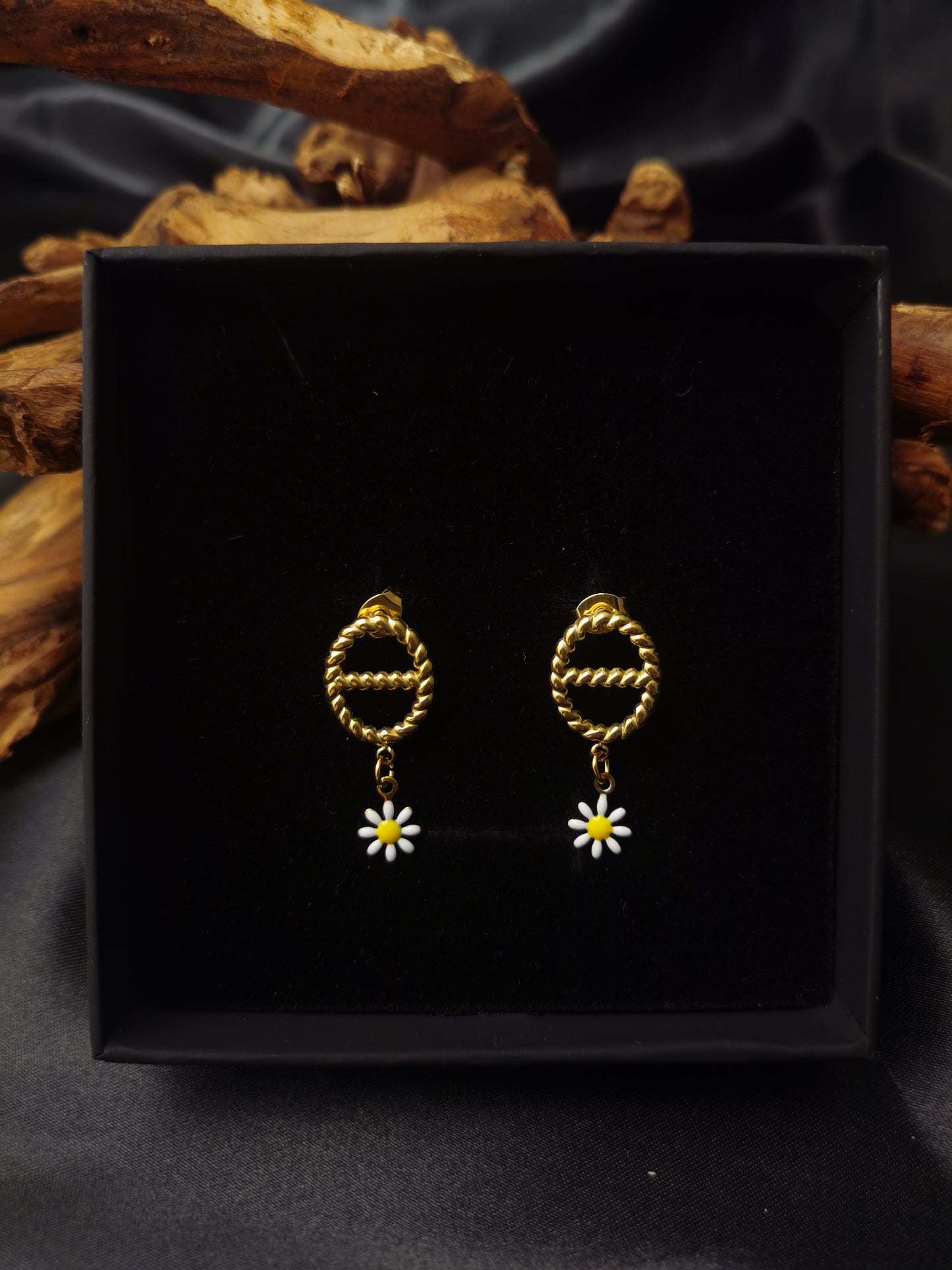 Pig Nose Daisy Earrings 18k gold-plated Titanium Steel GMJE8