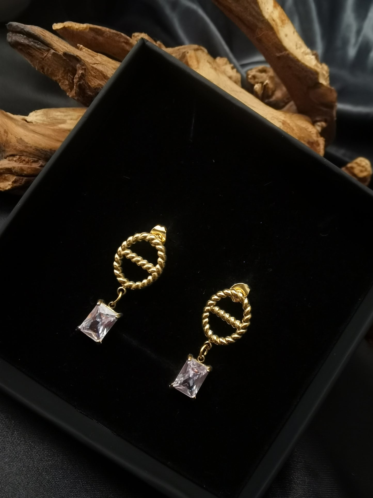 Pig Nose Daisy Earrings 18k gold-plated Titanium Steel GMJE9