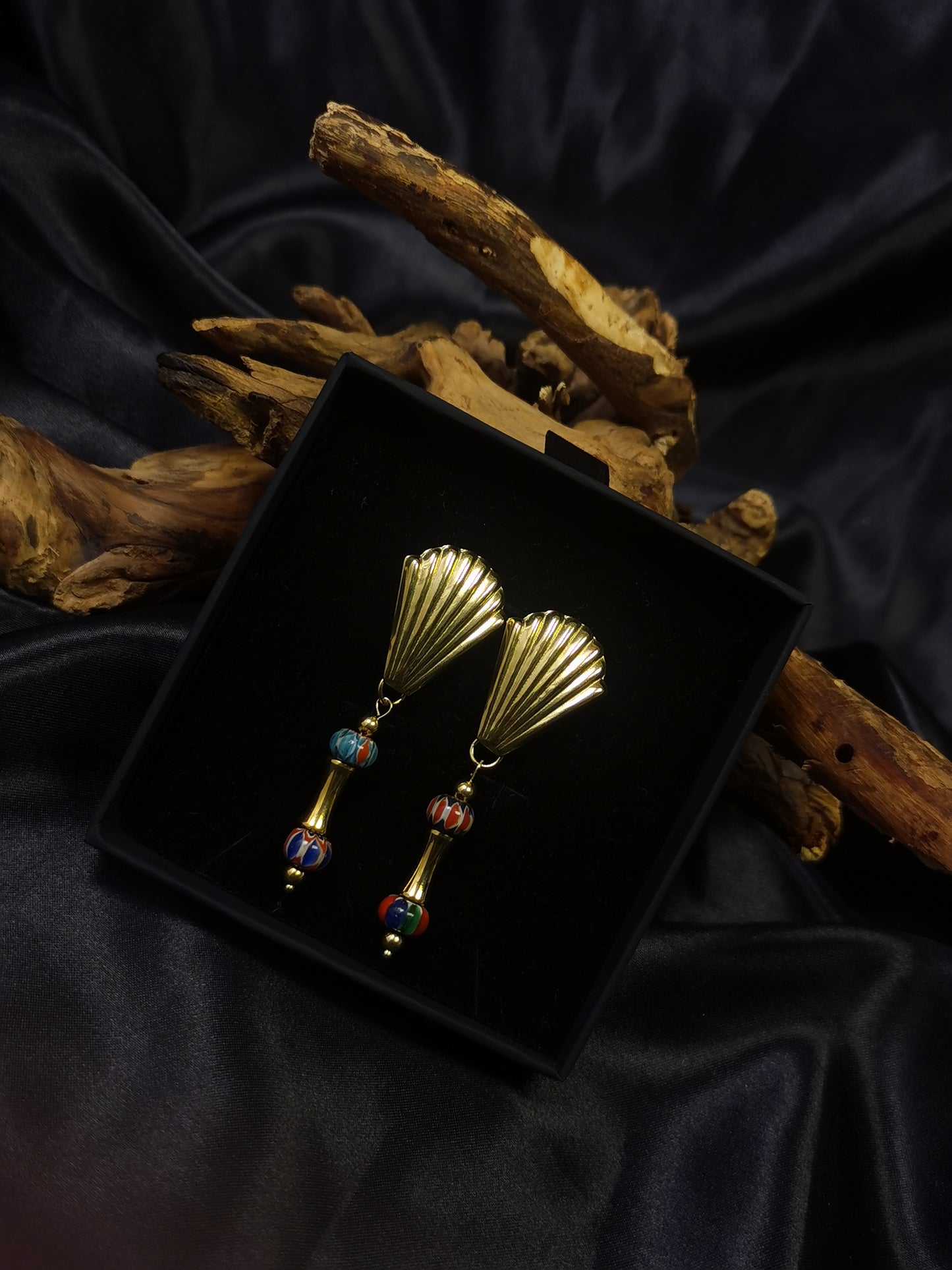 Shell shaped Earrings 18k gold-plated Titanium Steel Nepal natural stone GMJE11