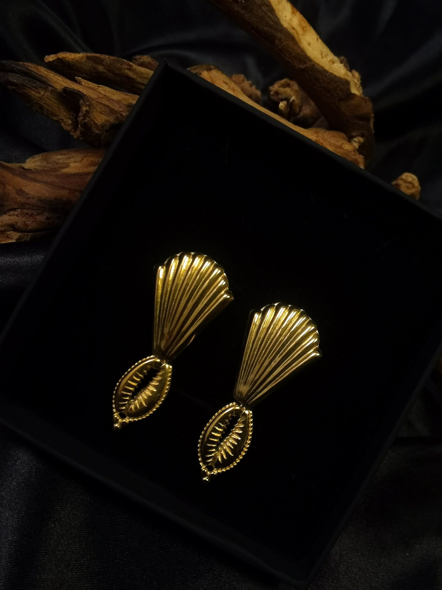 Shell Shaped Earrings 18k gold-plated Titanium Steel Shell pendant GMJE22