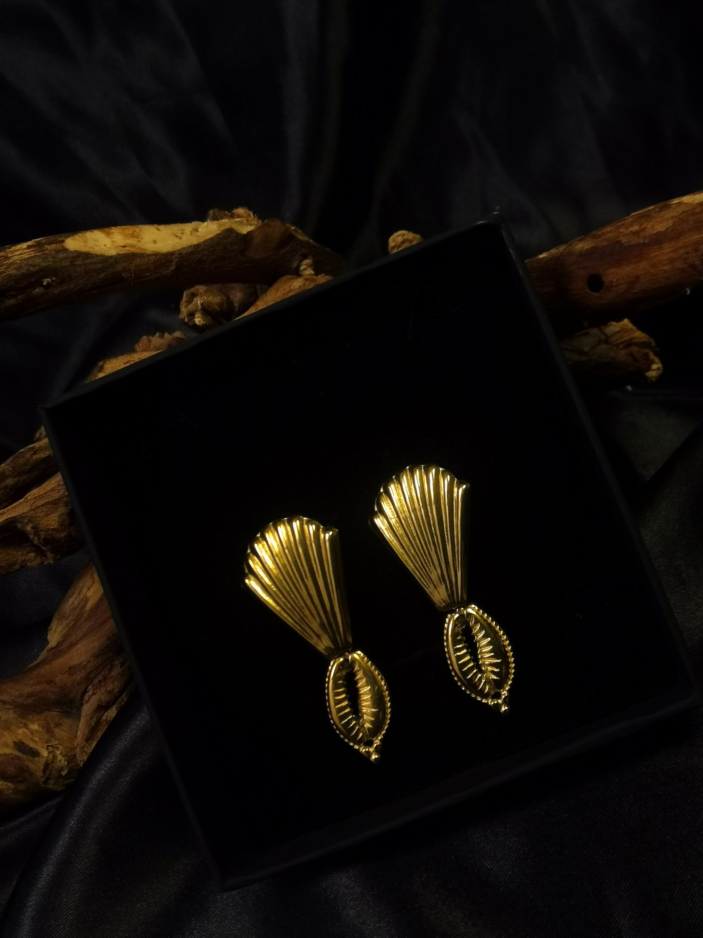 Shell Shaped Earrings 18k gold-plated Titanium Steel Shell pendant GMJE22