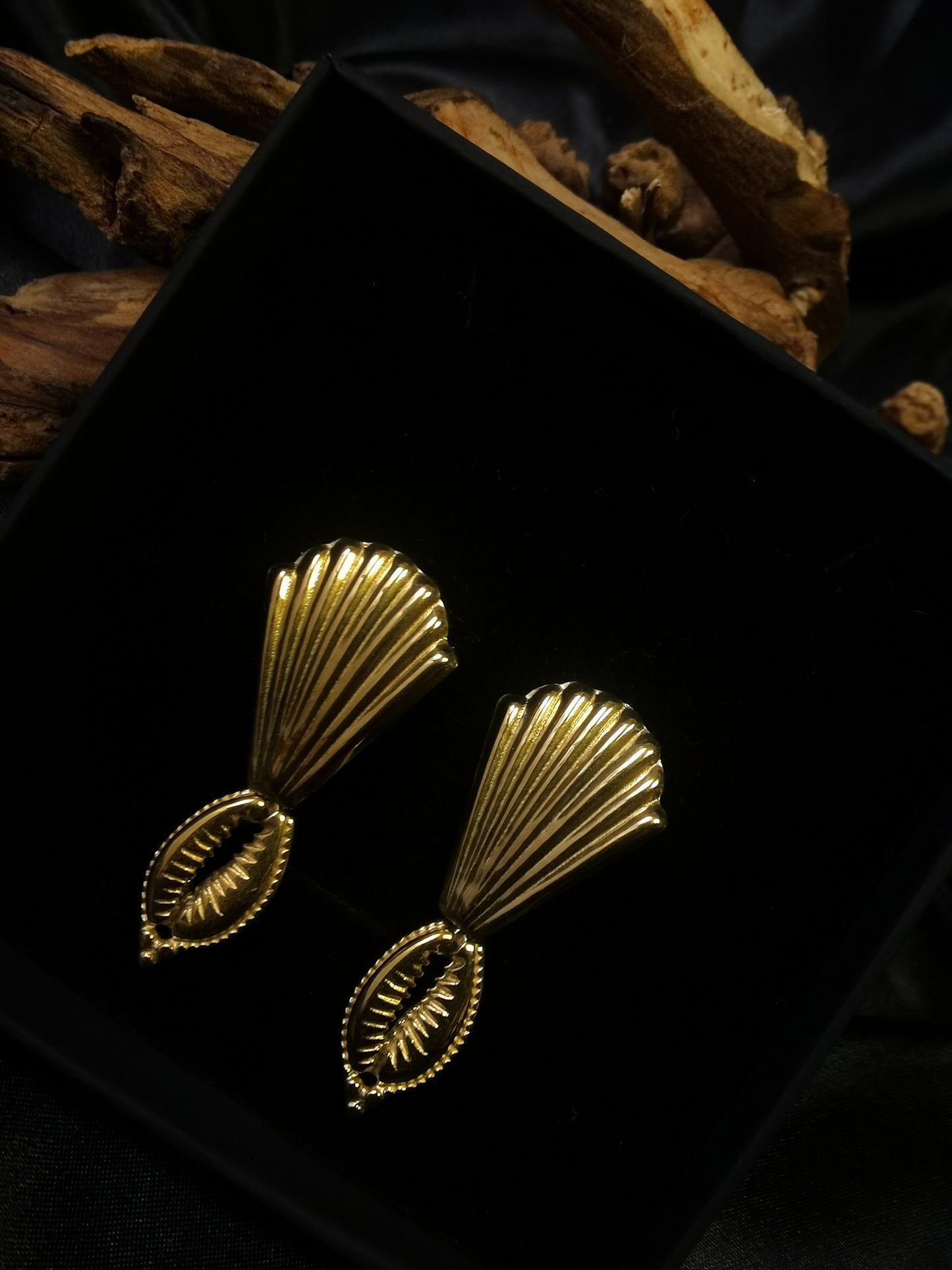 Shell Shaped Earrings 18k gold-plated Titanium Steel Shell pendant GMJE22