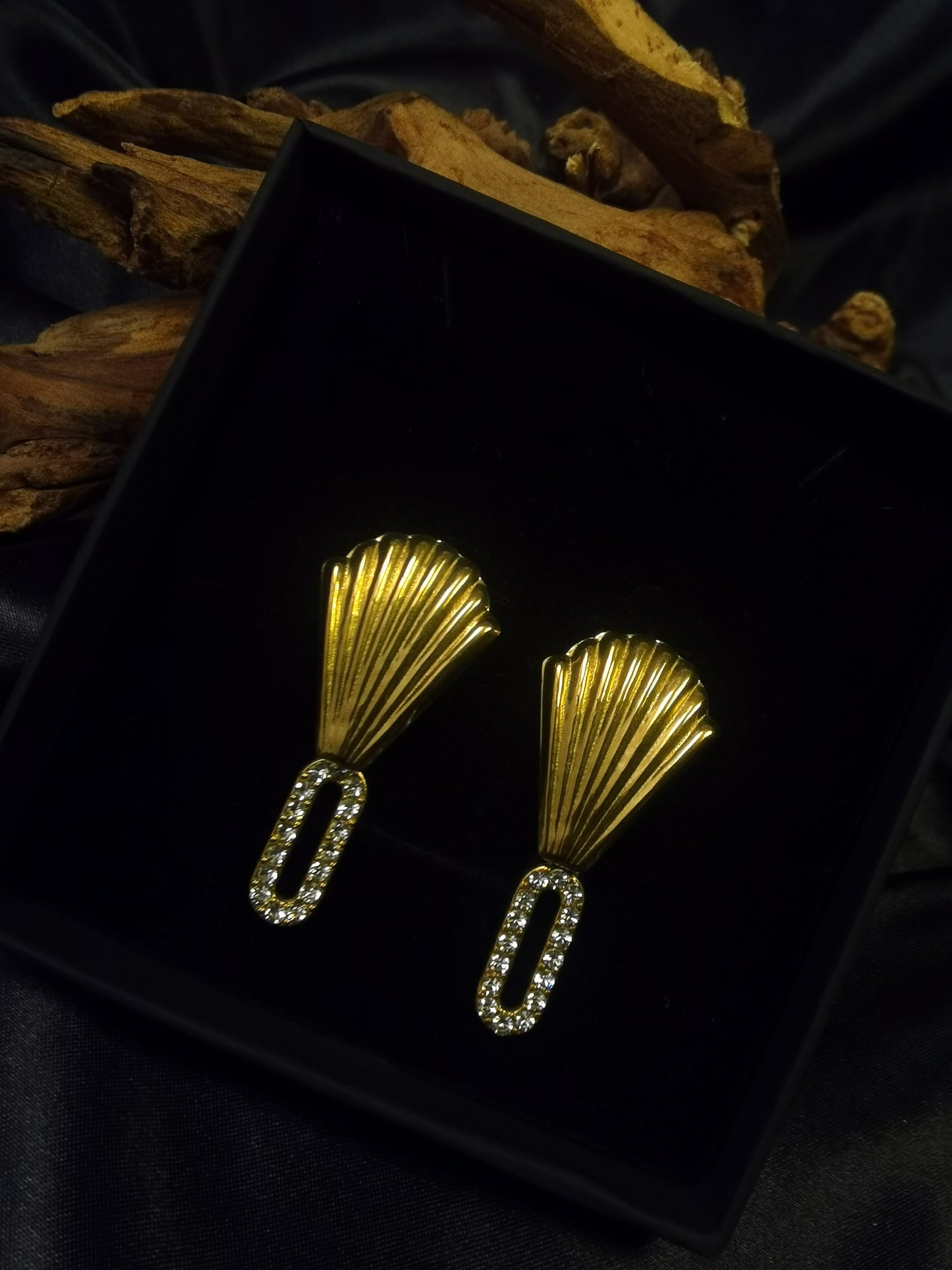 Shell Shaped Earrings 18k gold-plated Titanium Steel Zircon Hoop pendant GMJE24