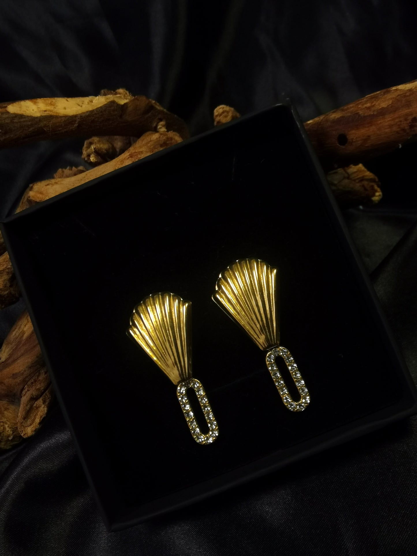 Shell Shaped Earrings 18k gold-plated Titanium Steel Zircon Hoop pendant GMJE24