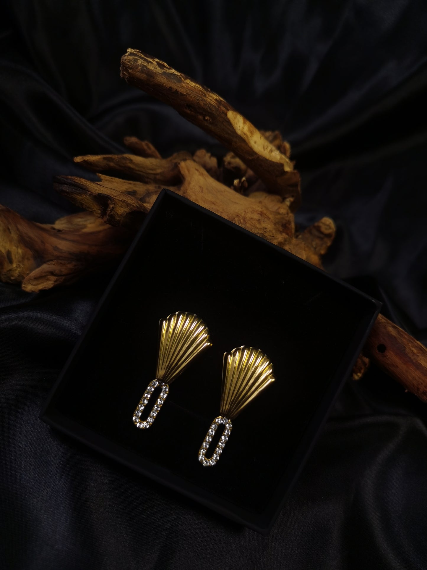 Shell Shaped Earrings 18k gold-plated Titanium Steel Zircon Hoop pendant GMJE24