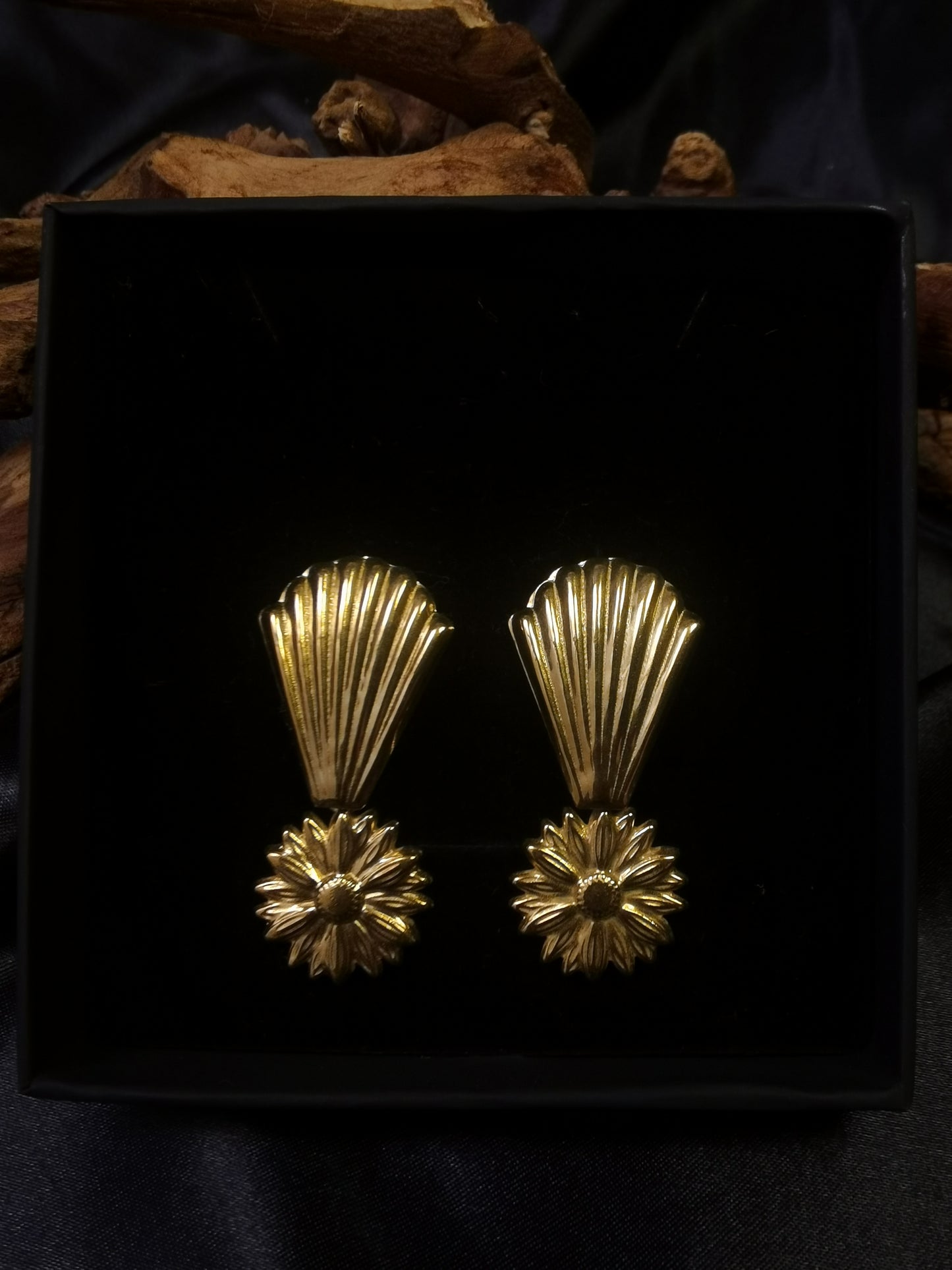 Shell Shaped Earrings 18k gold-plated Titanium Steel Daisy pendant GMJE25