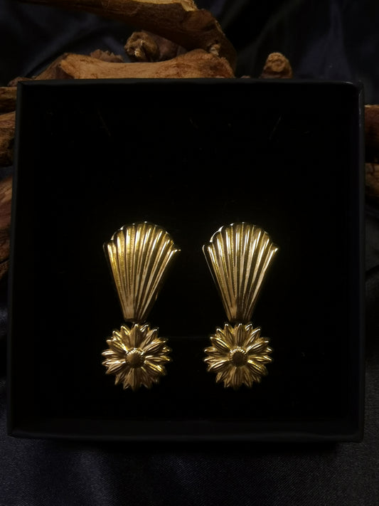 Shell Shaped Earrings 18k gold-plated Titanium Steel Daisy pendant GMJE25