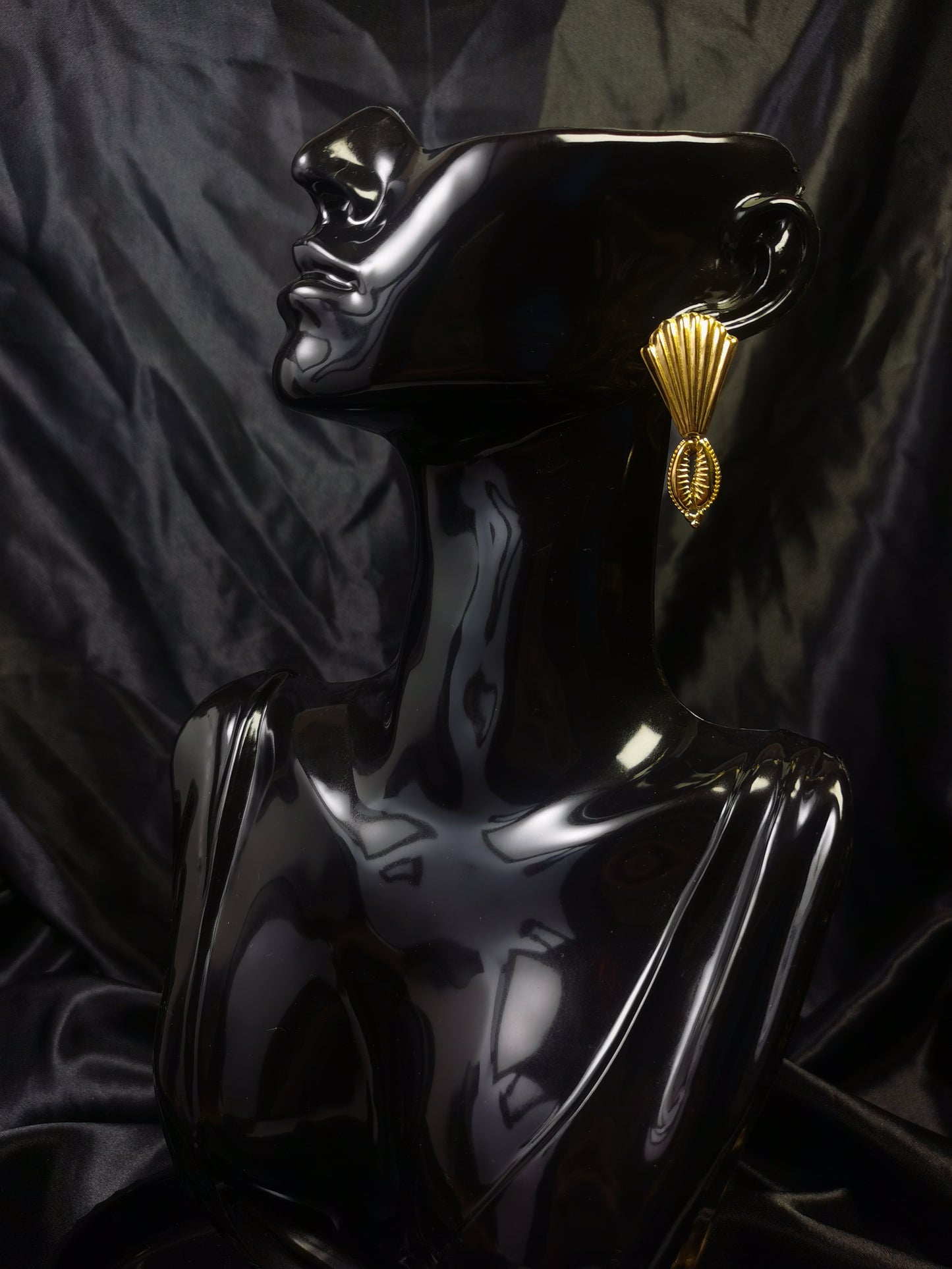 Shell Shaped Earrings 18k gold-plated Titanium Steel Shell pendant GMJE22