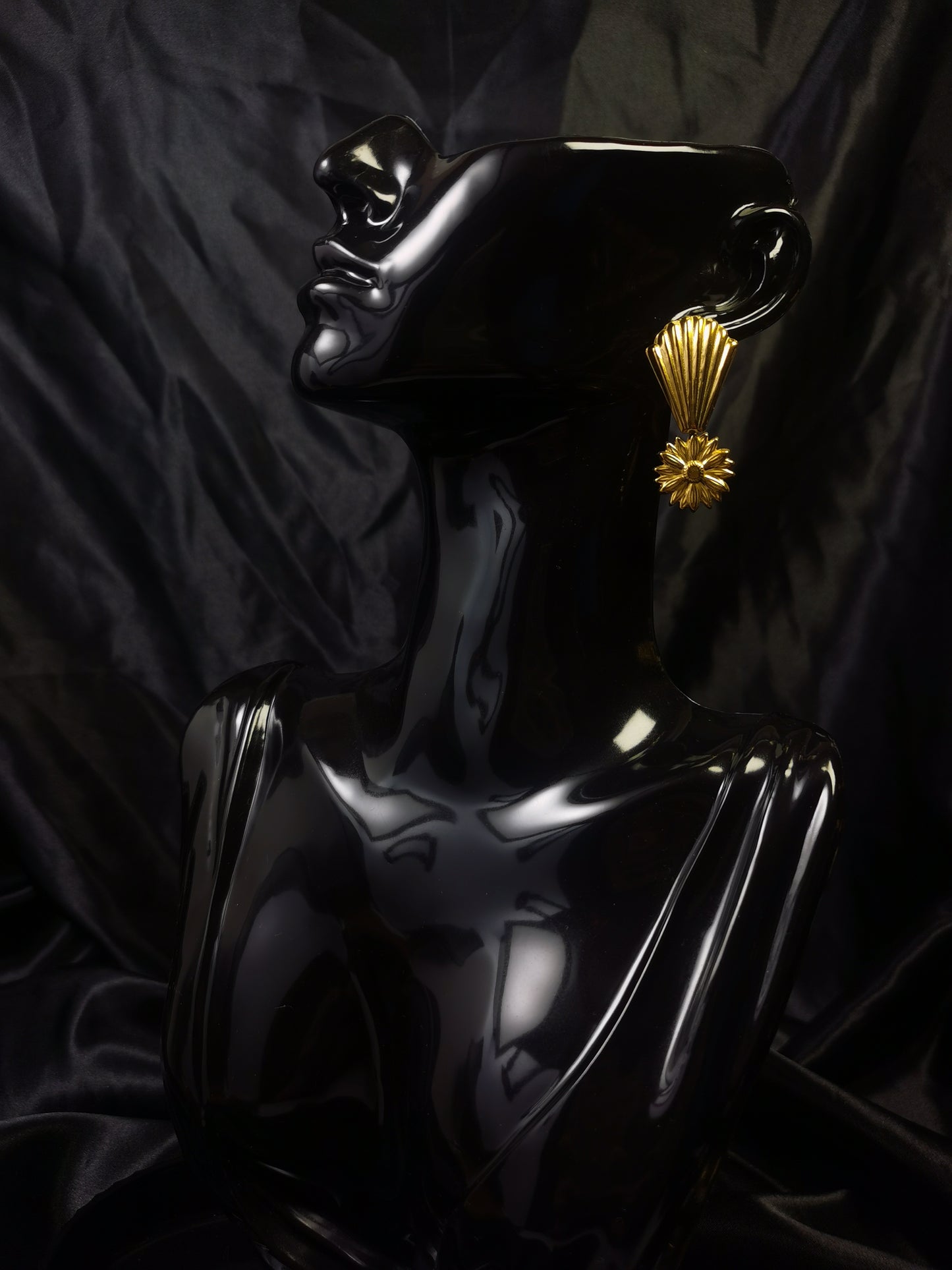 Shell Shaped Earrings 18k gold-plated Titanium Steel Daisy pendant GMJE25